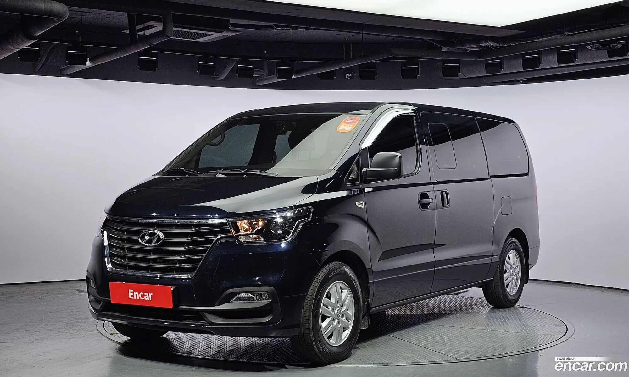 Hyundai Starex 5 Seater Van 2020 - фотография 12241401