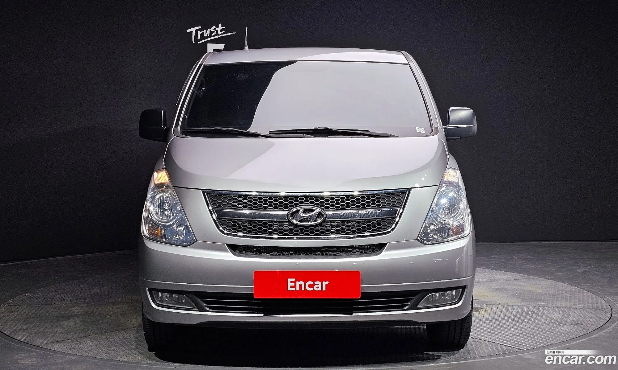 Hyundai Starex 5-Seater Van 2014 - фотография 12057230