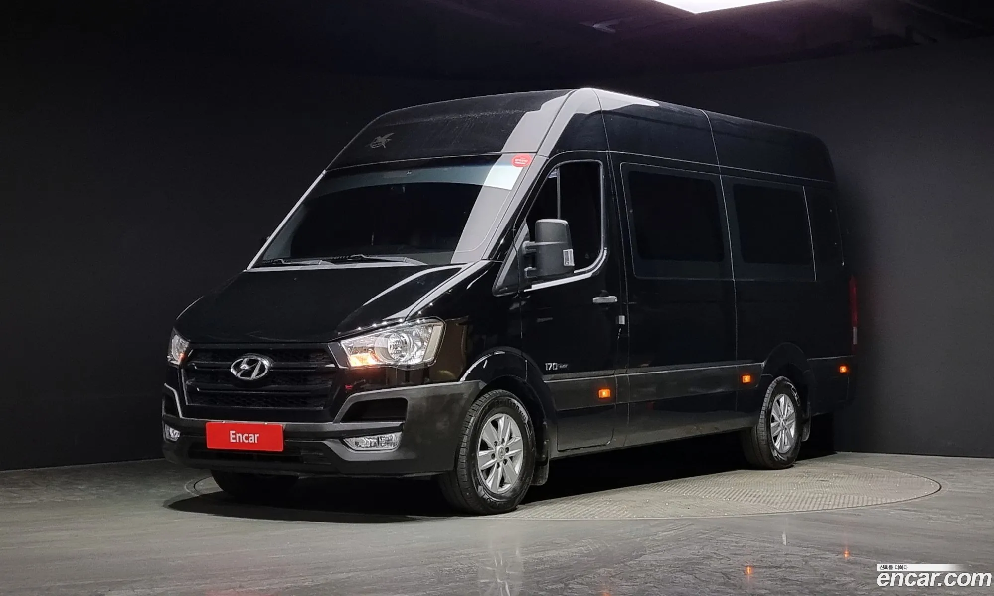 Hyundai Solati 16-Seater Deluxe - фотография 14150968