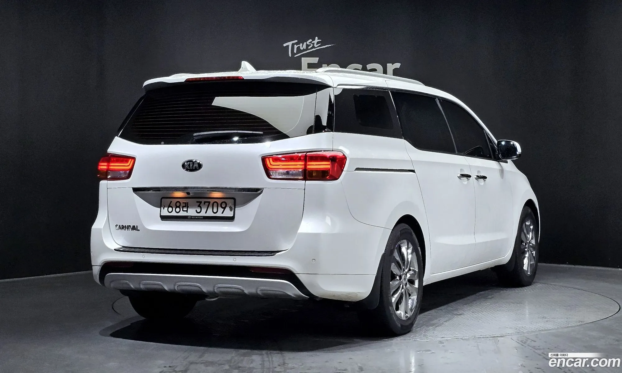 Kia Carnival 9-Seater Noblesse Special 2018 - фотография 19018527