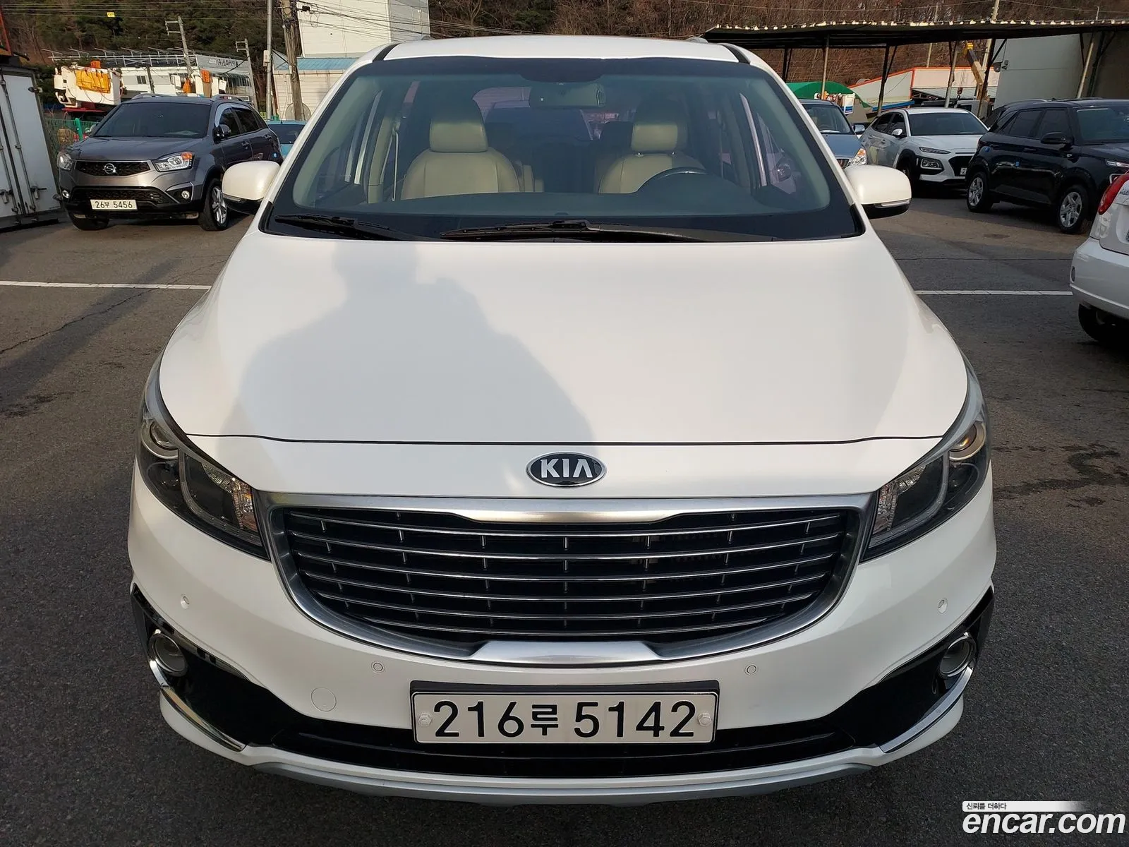 Kia Carnival 9-Seater Luxury 2016 - фотография 12607947