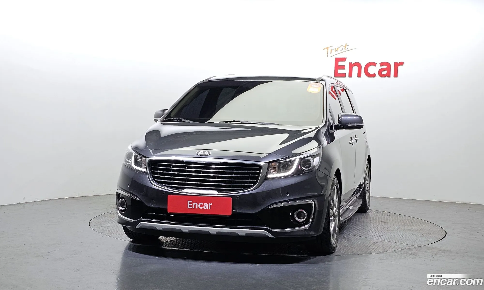 Kia Carnival 9-Seater Prestige 2015 - фотография 11217410