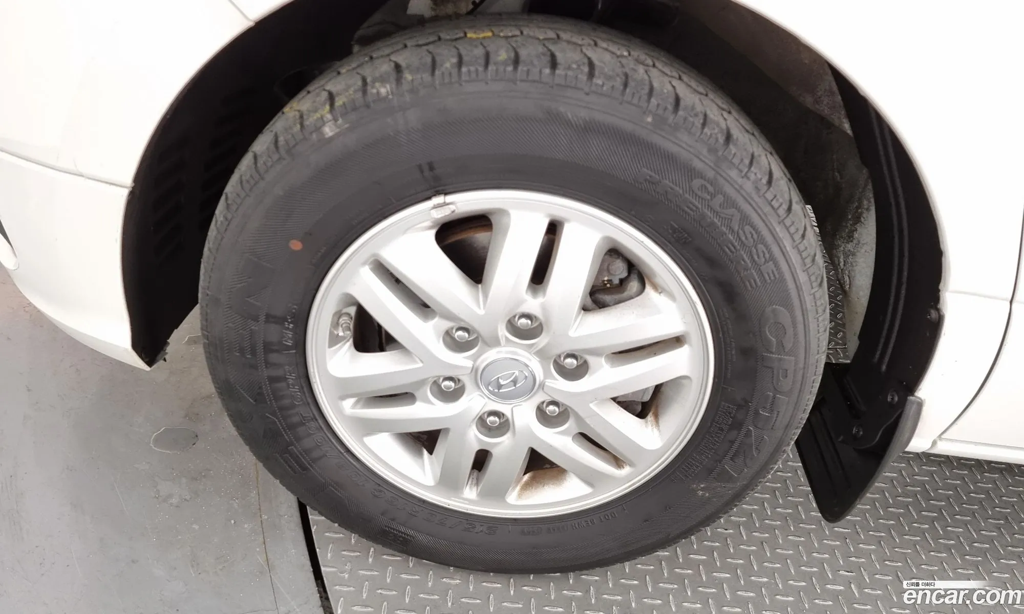 Hyundai Starex 5 Seater Van 2019 - фотография 15161025