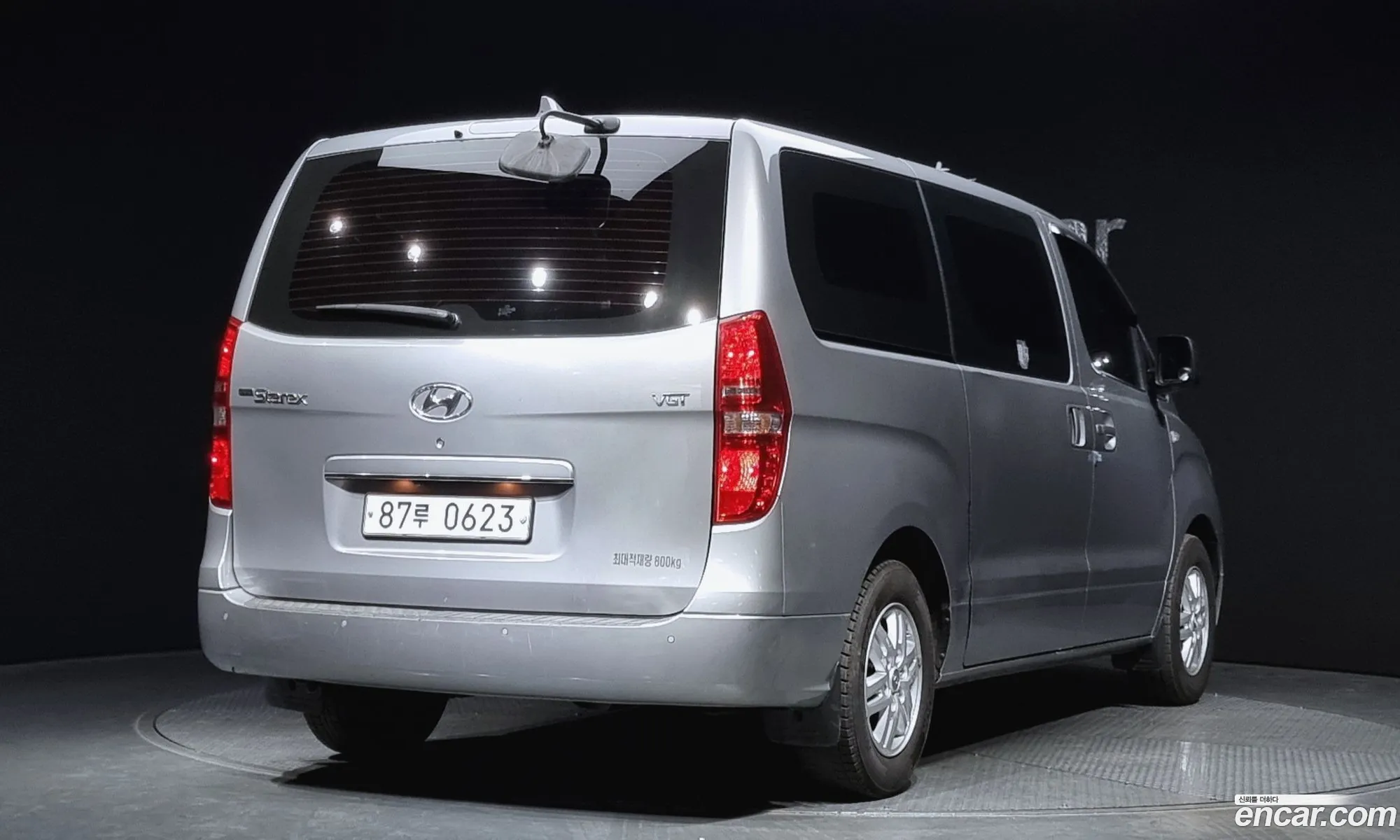 Hyundai Grand Starex 3-Seater Van Modern - фотография 15907296
