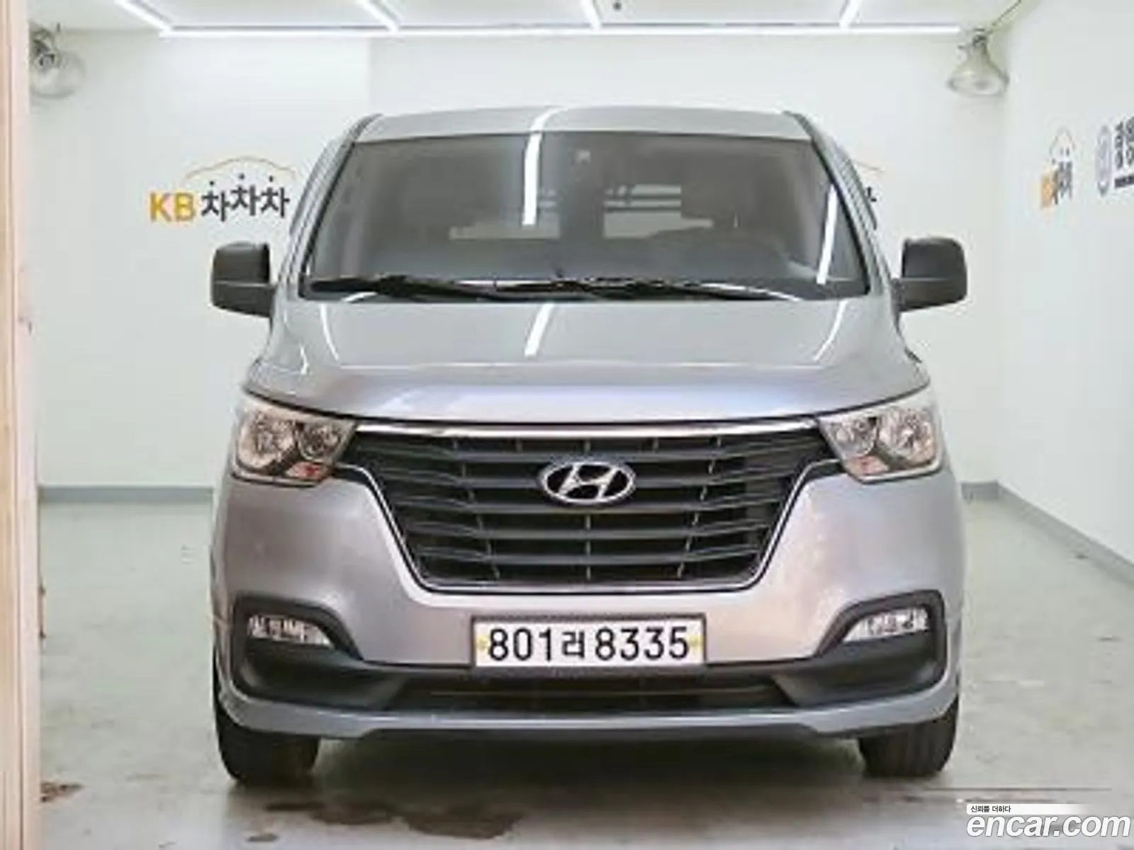 Hyundai Starex 3-Seater Van 2020 - фотография 13585513