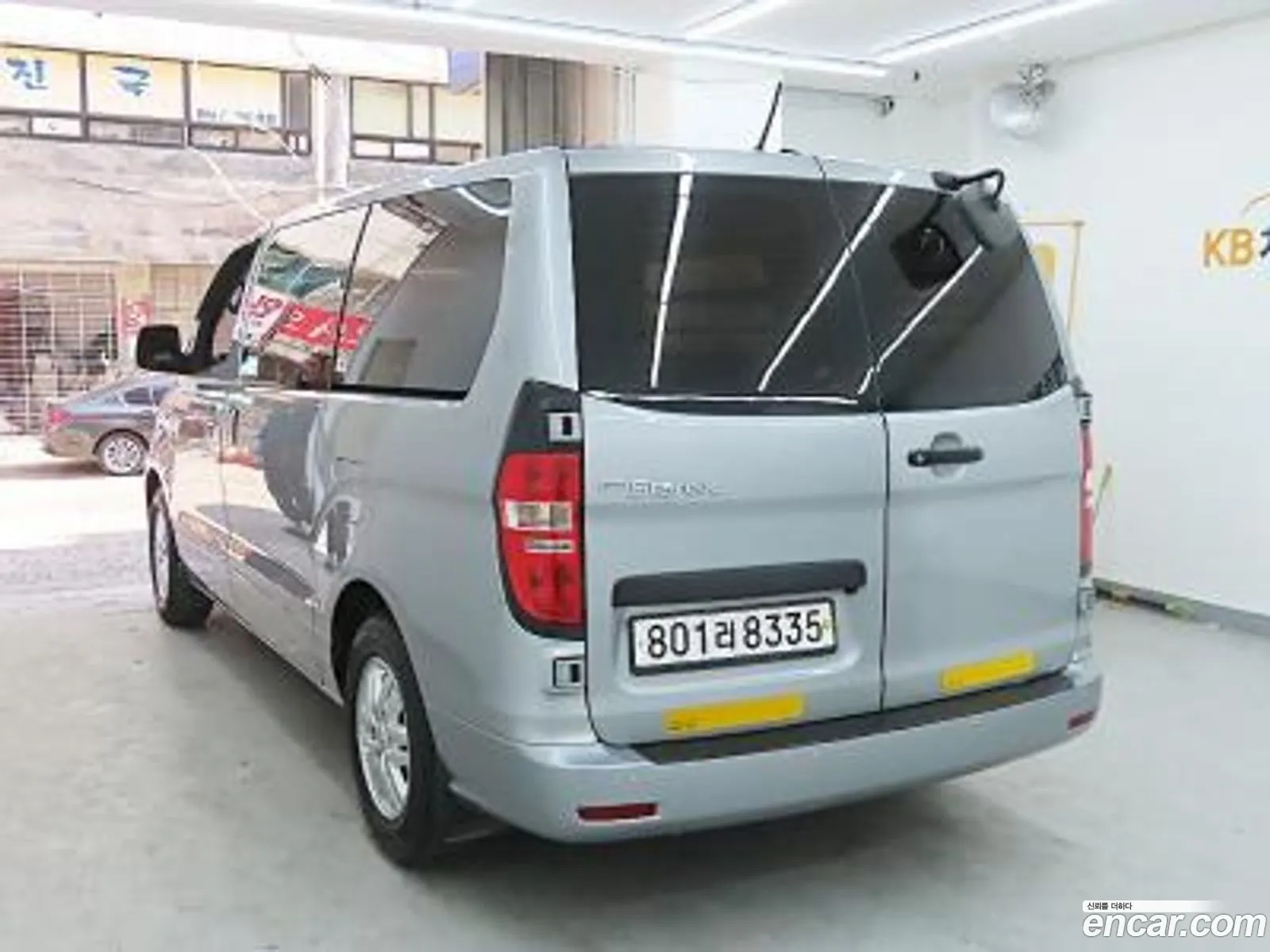 Hyundai Starex 3-Seater Van 2020 - фотография 13585516