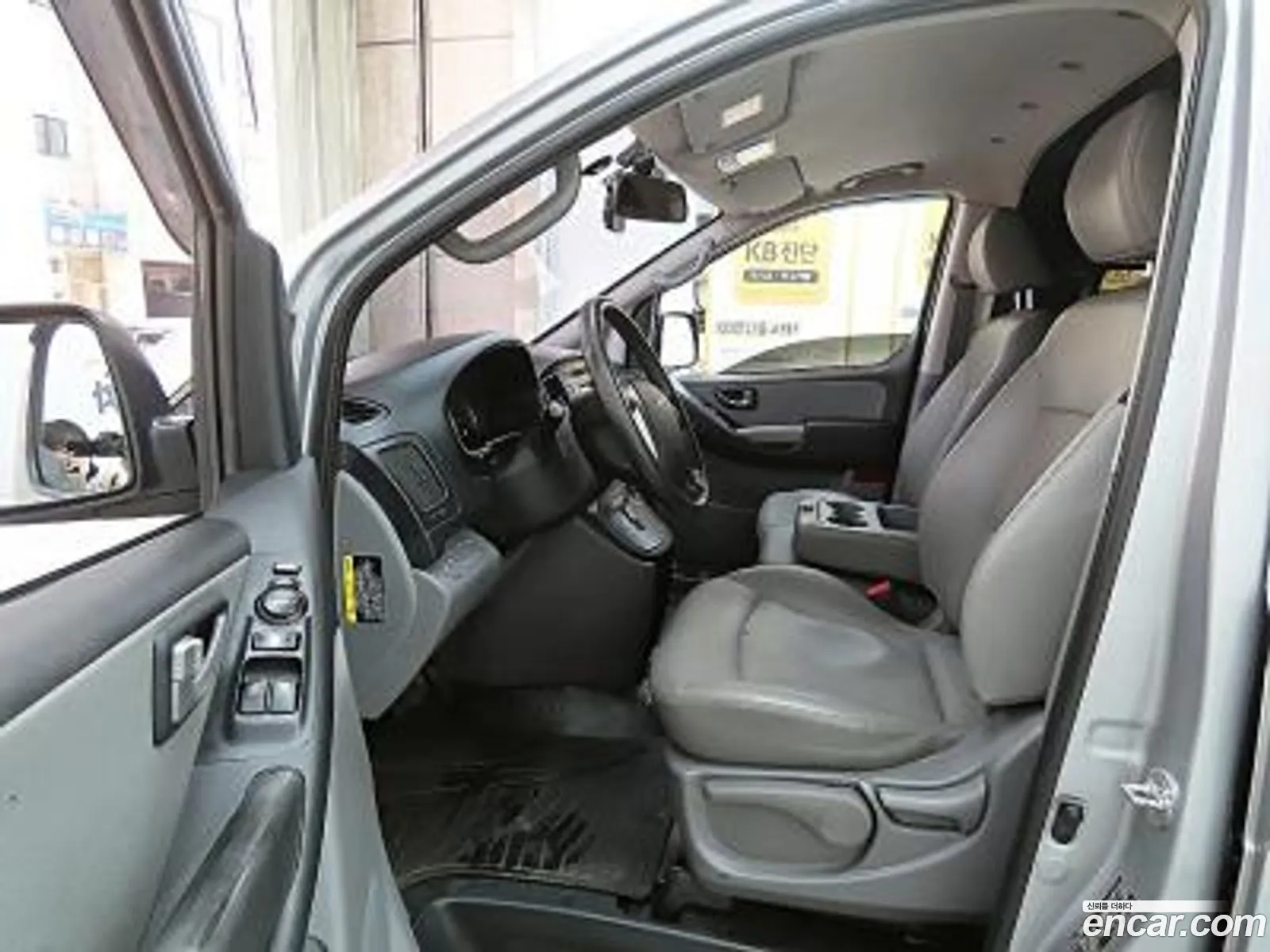 Hyundai Starex 3-Seater Van 2020 - фотография 13585517