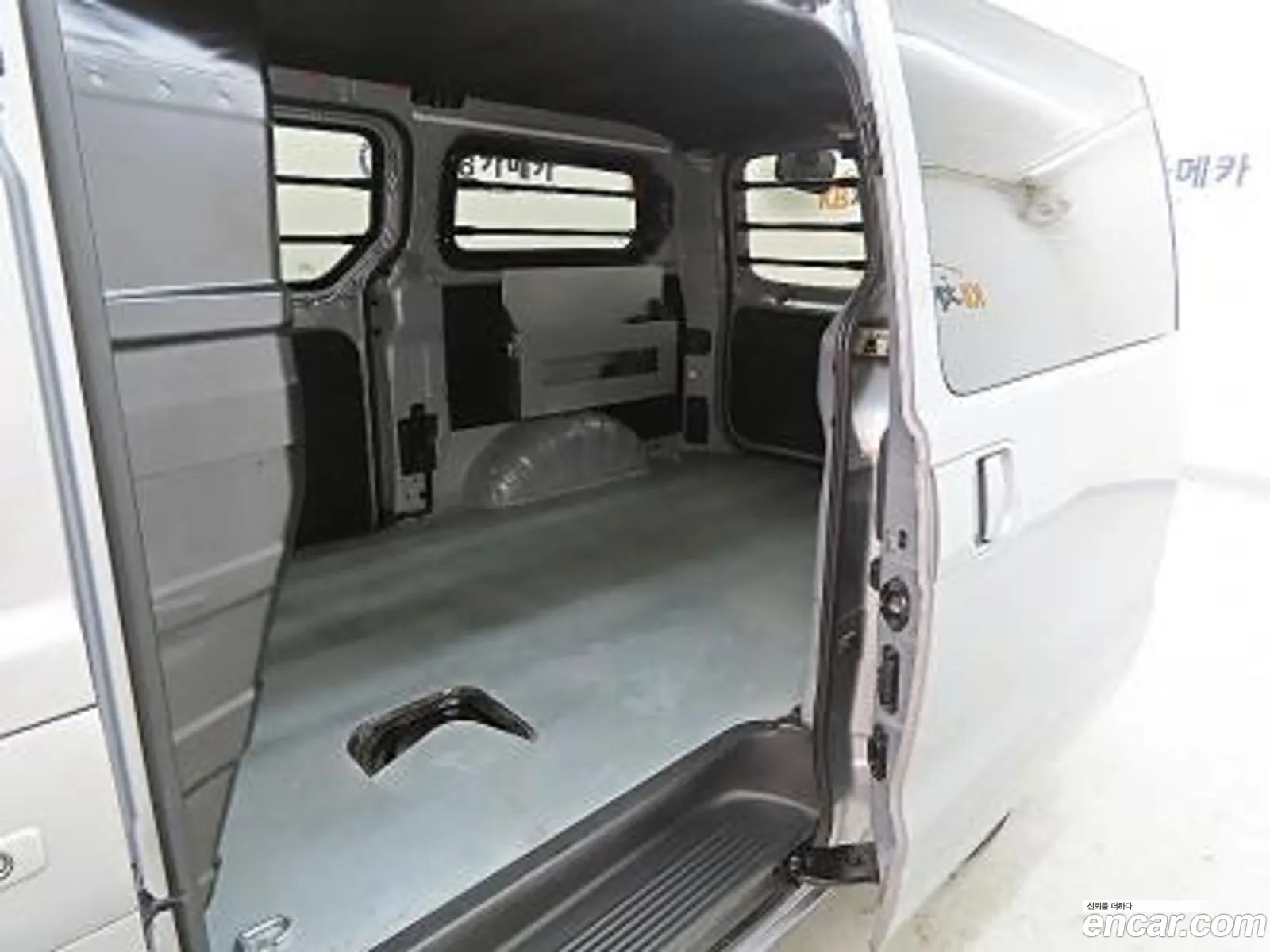 Hyundai Starex 3-Seater Van 2020 - фотография 13585518