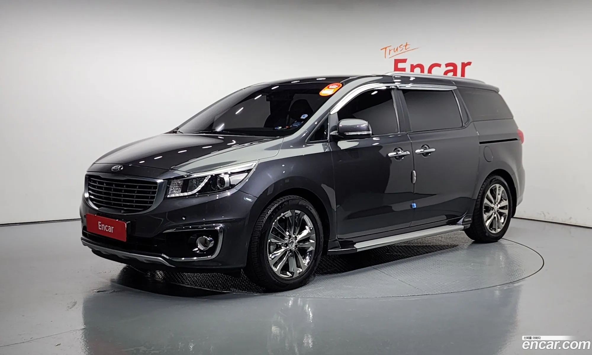 Kia Carnival 9-Seater Prestige 2016 - фотография 13544266