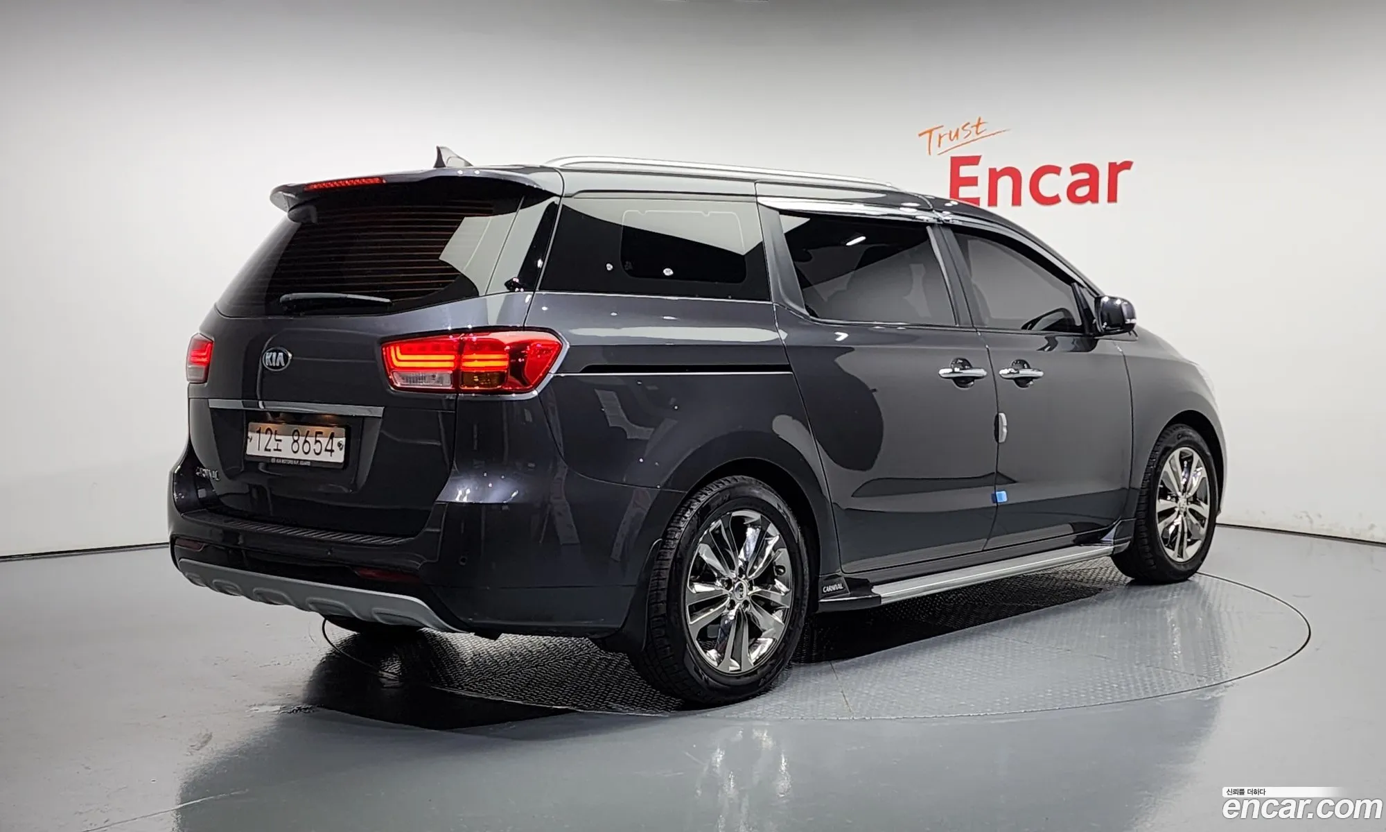 Kia Carnival 9-Seater Prestige 2016 - фотография 13544267