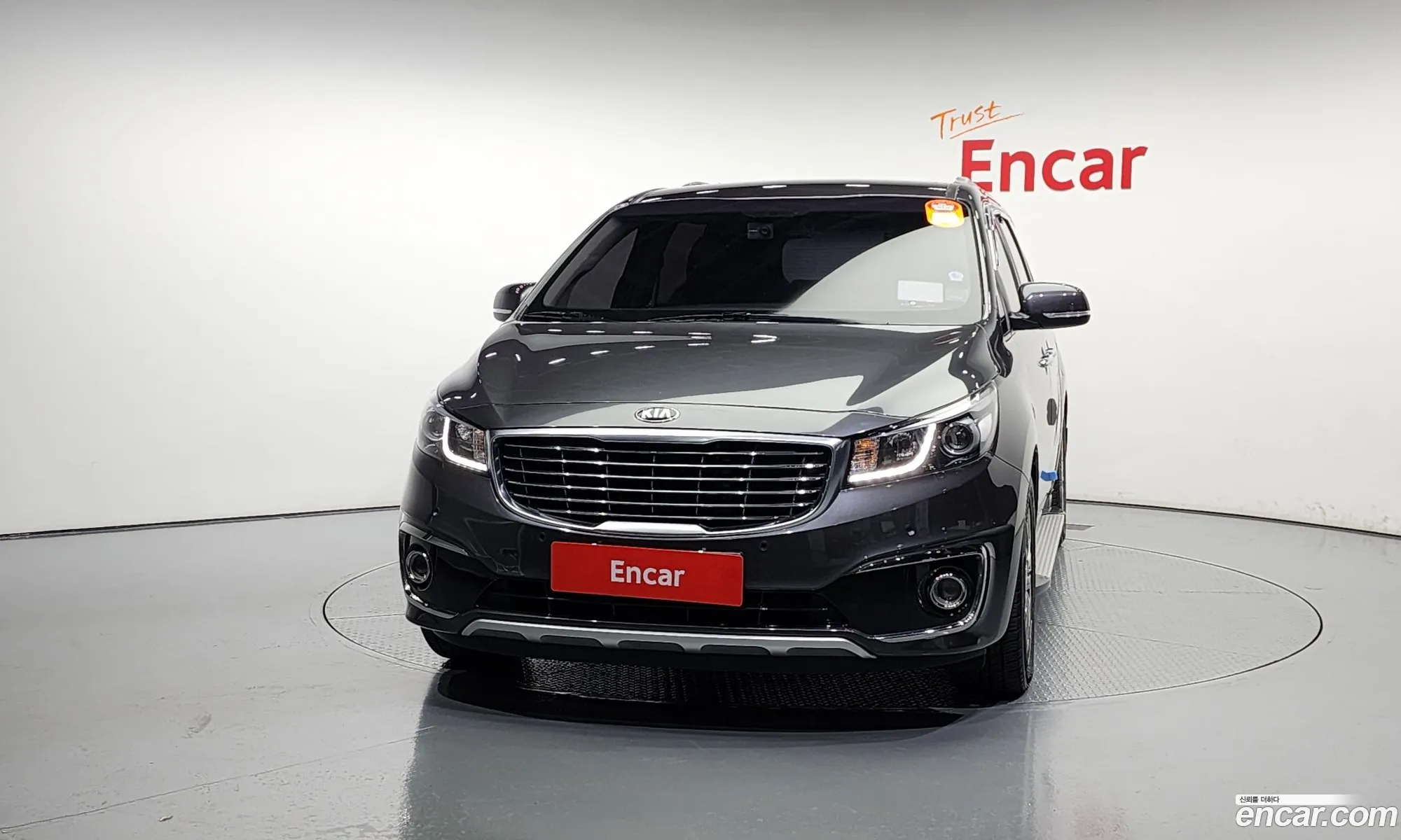 Kia Carnival 9-Seater Prestige 2016 - фотография 13544268