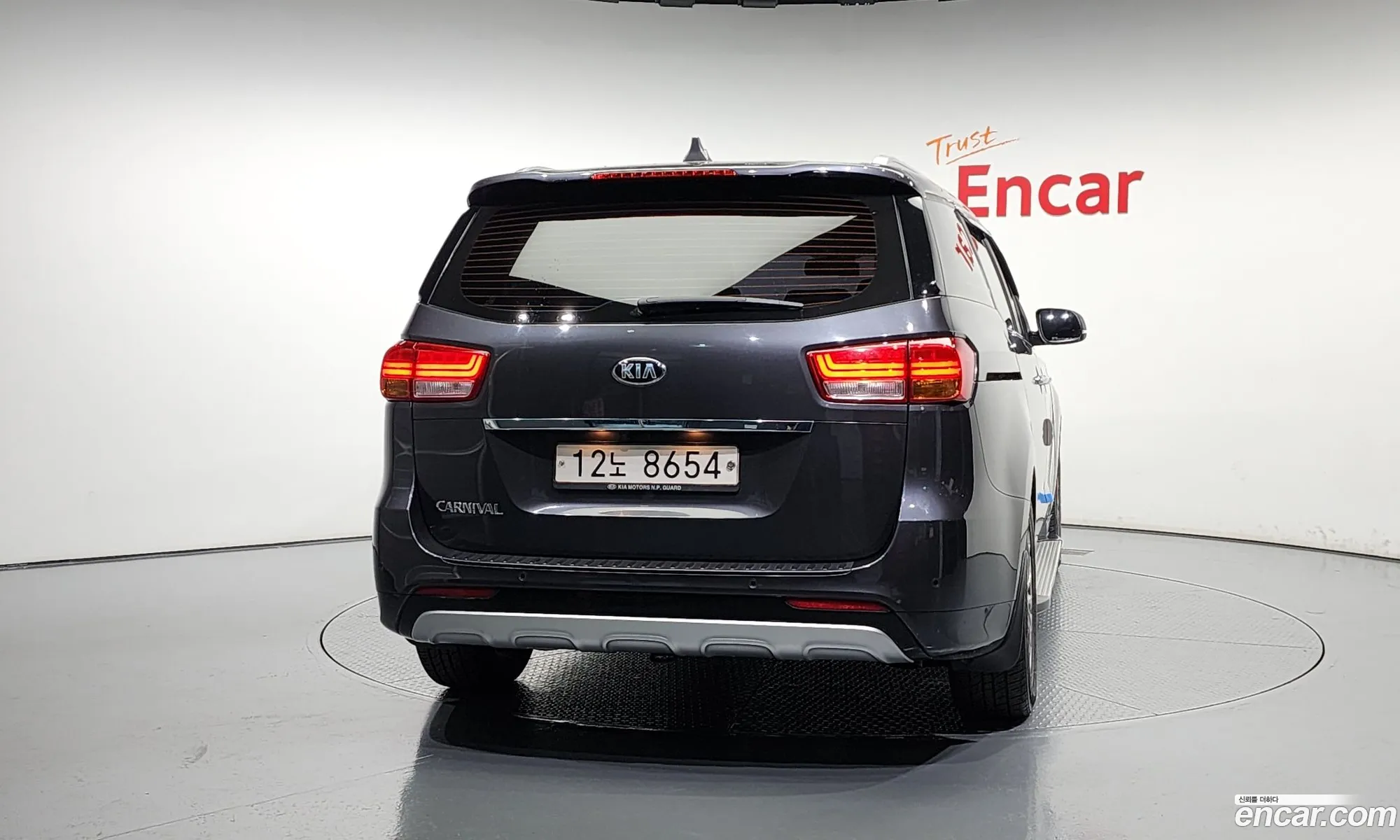 Kia Carnival 9-Seater Prestige 2016 - фотография 13544269
