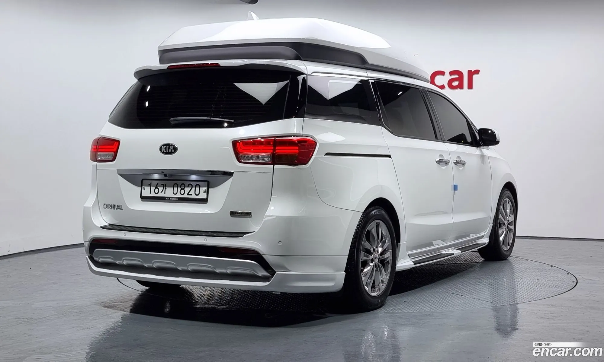 Kia Carnival 9-Seater High Limousine 2016 - фотография 15815065