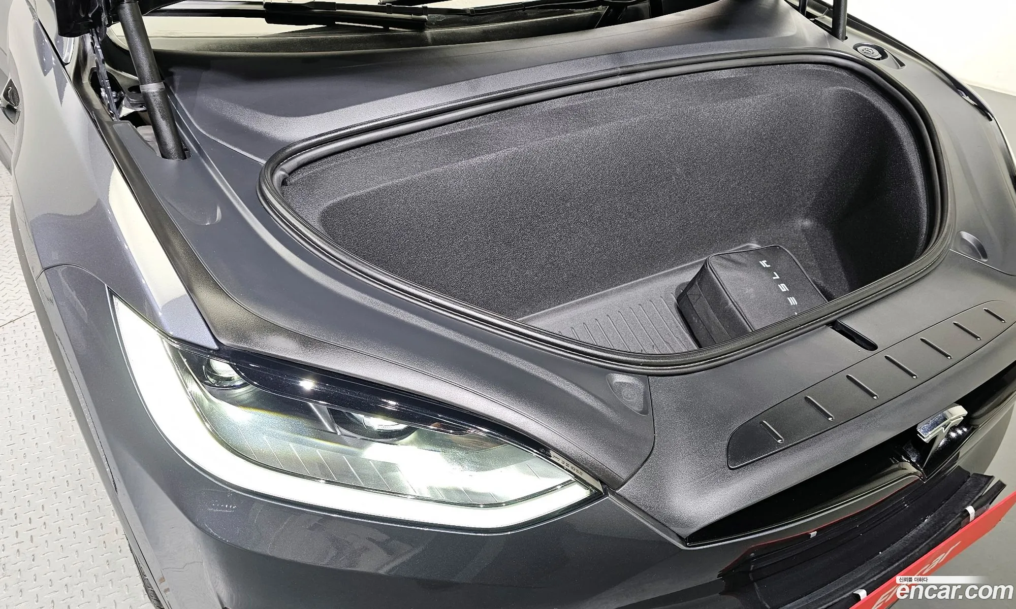 Tesla Model X Awd 2023 - фотография 14550645