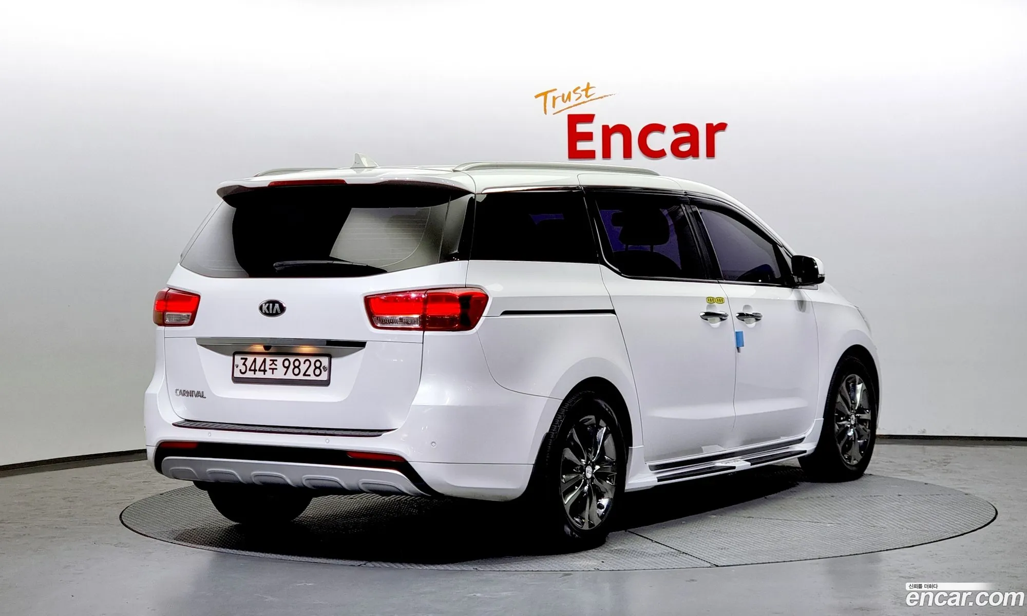 Kia Carnival 9-Seater Prestige 2018 - фотография 18837400