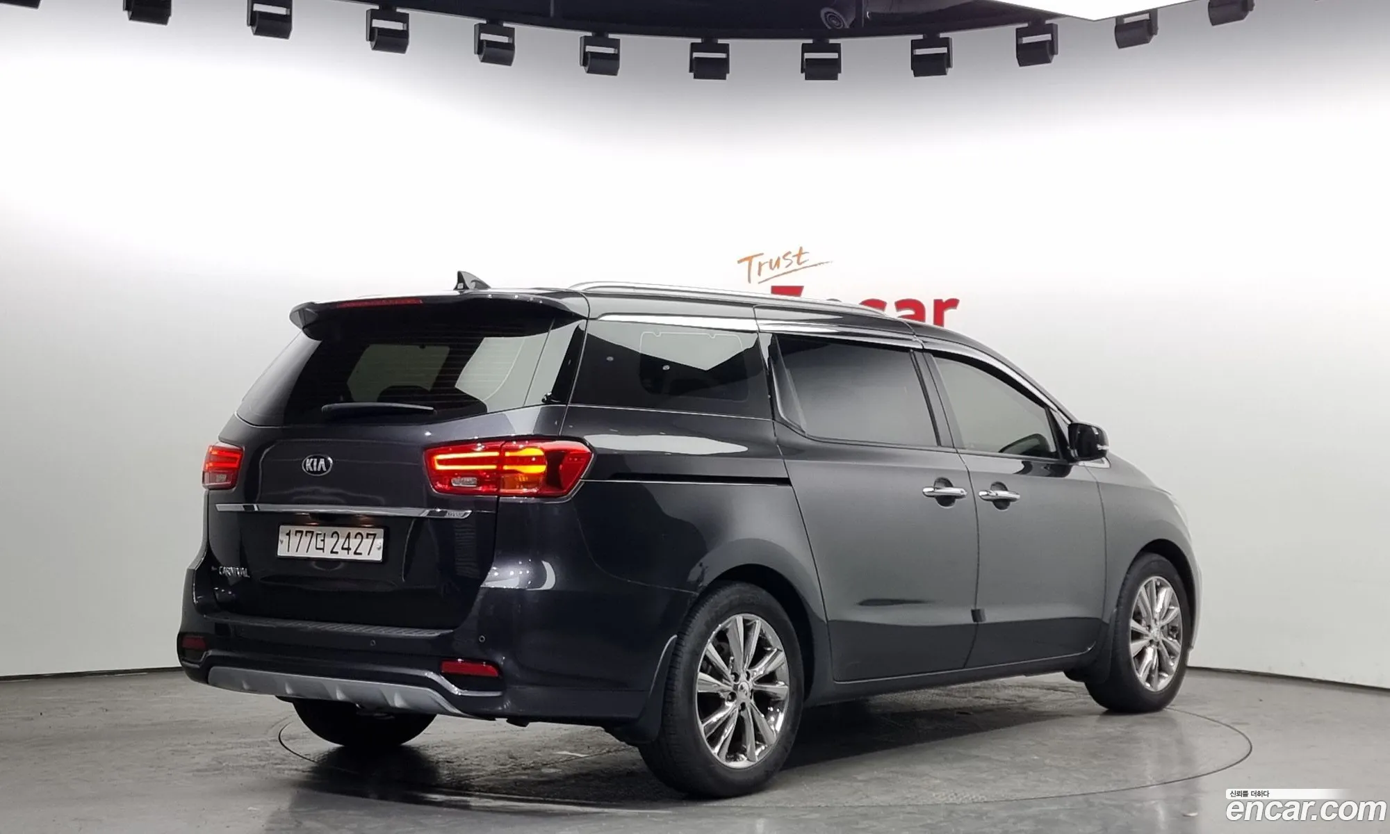 Kia Carnival 9-Seater Prestige 2020 - фотография 11627384
