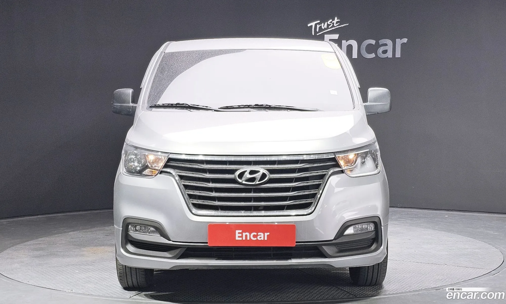 Hyundai Starex 5 Seater Van 2020 - фотография 15931424