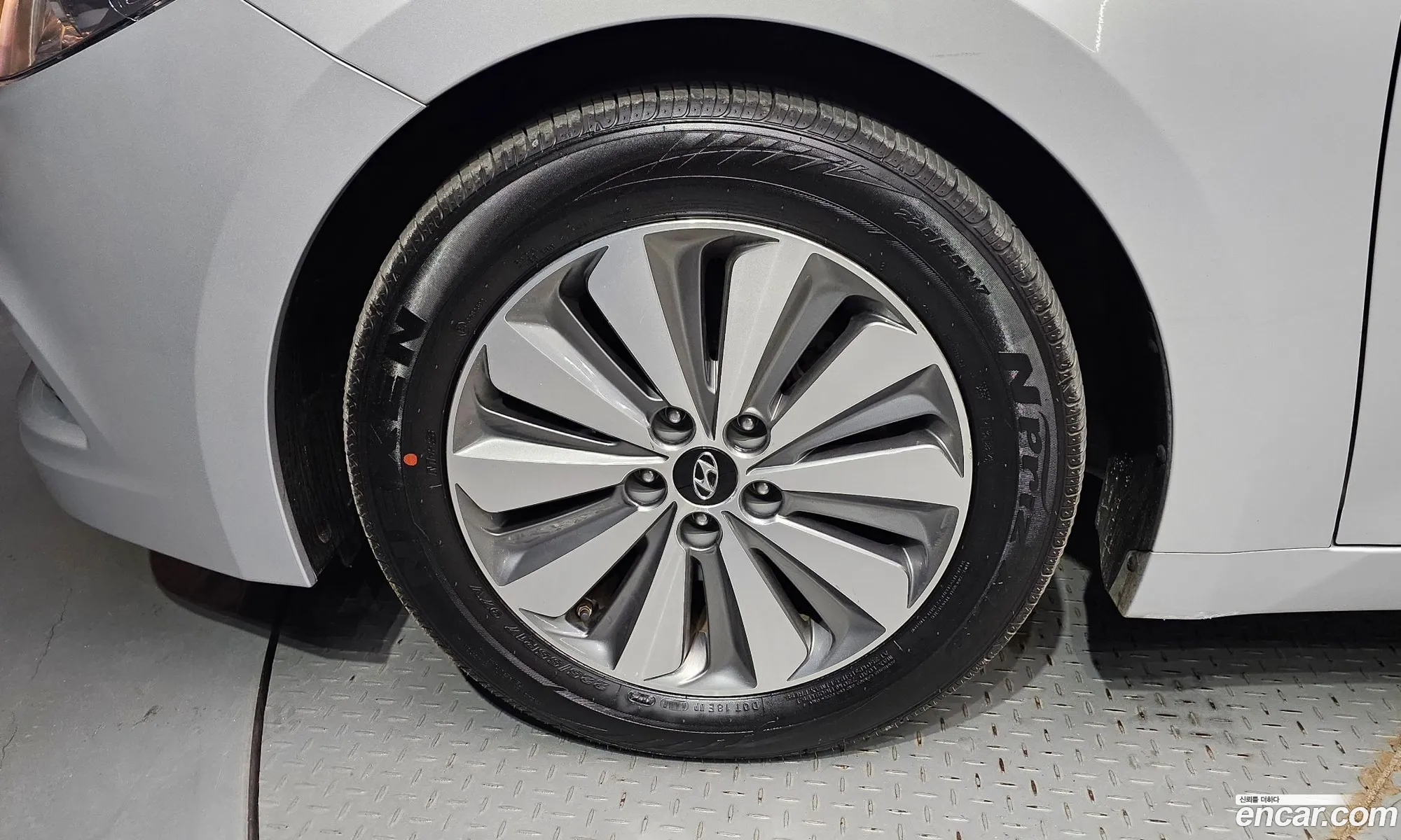 Hyundai Grandeur V Premium 2015 - фотография 18949821