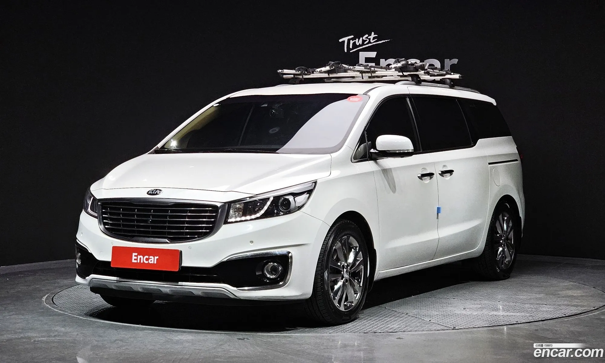 Kia Carnival 7-Seater Limousine 2016 - фотография 13544242