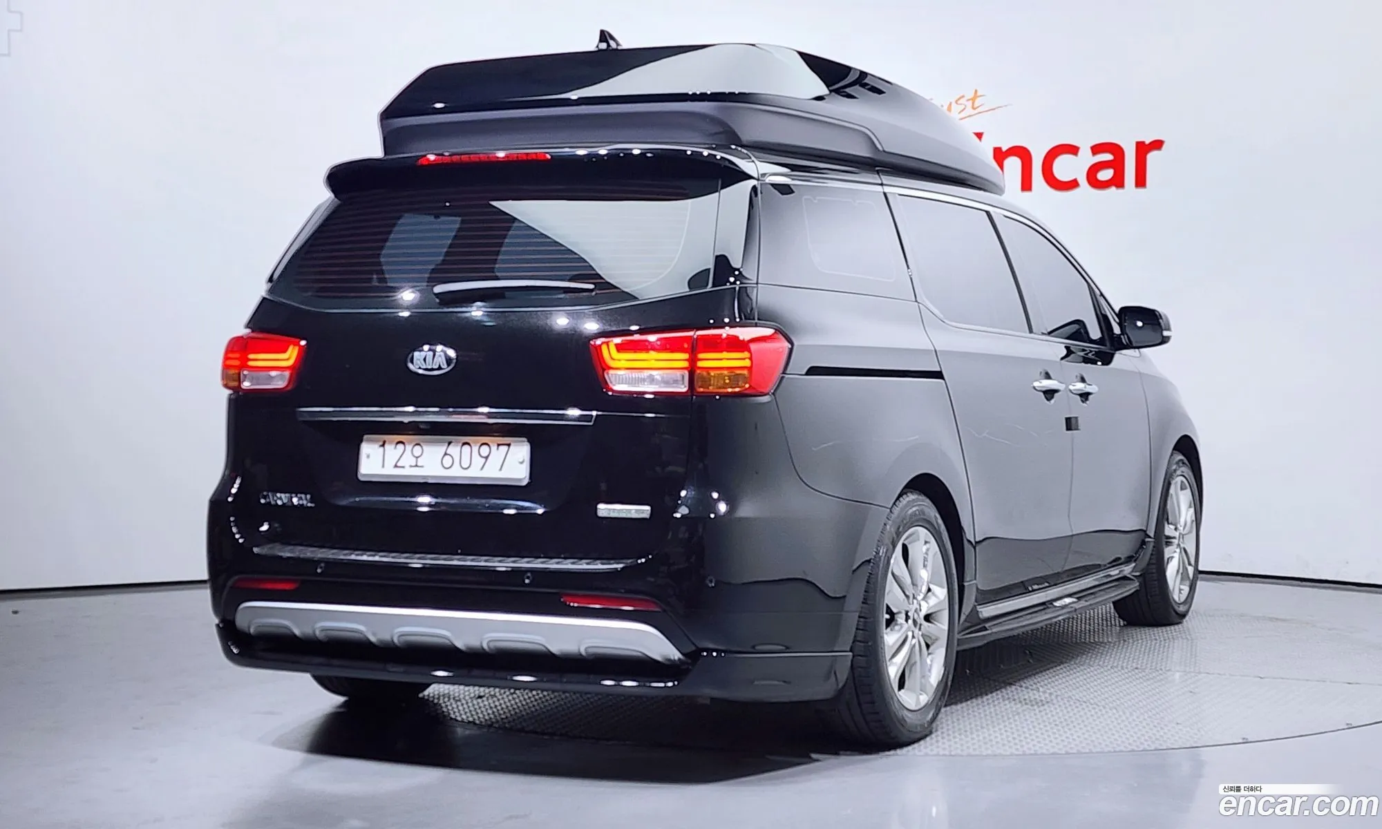 Kia Carnival 9-Seater High Limousine 2015 - фотография 11103527