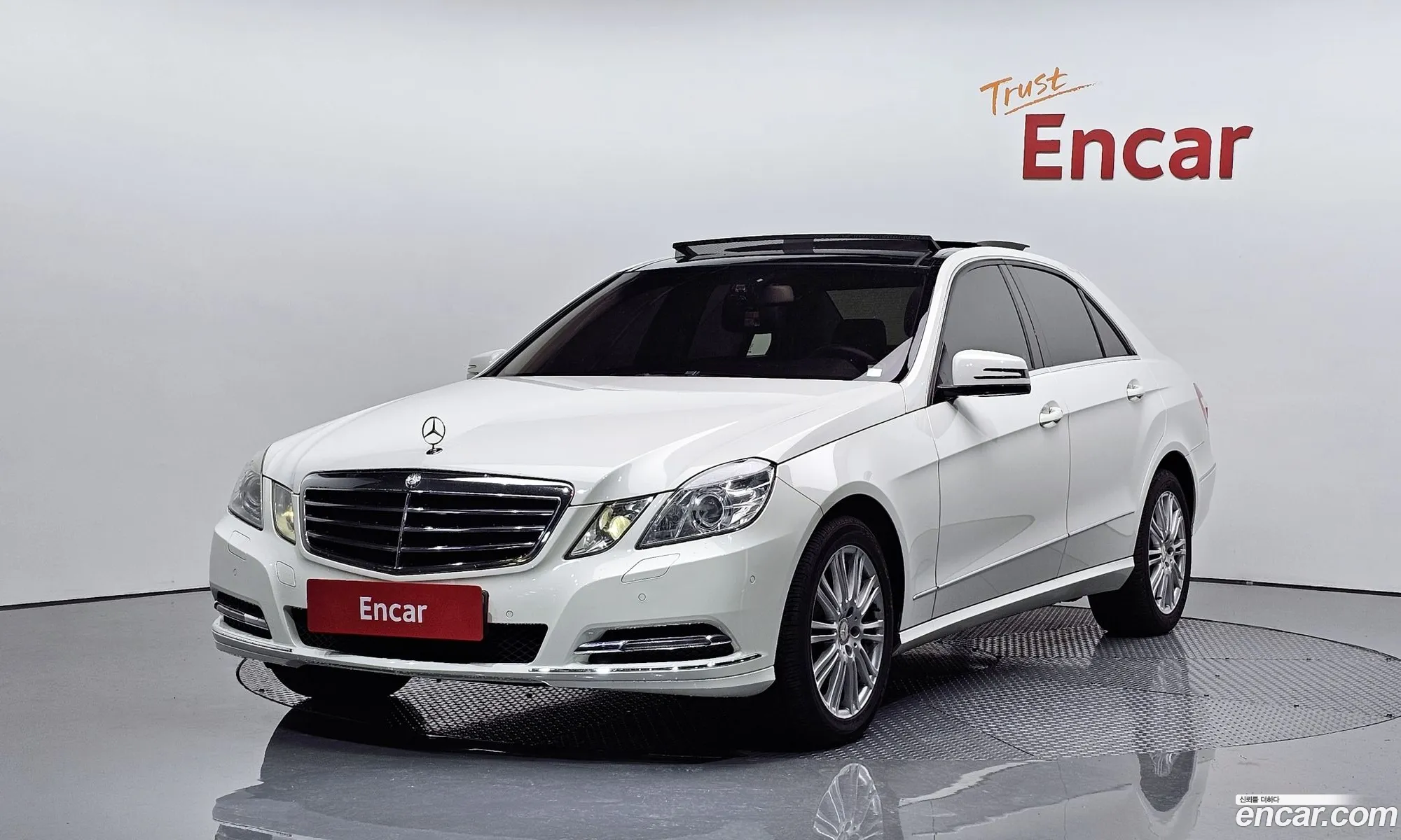 Mercedes E-Class W212 E300 Elegance - фотография 14012438