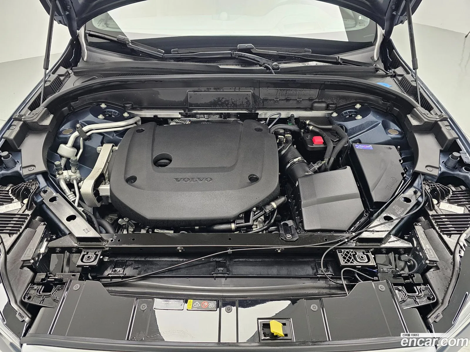 Volvo Xc60 B6 Ultimate Bright 2023 - фотография 6528487