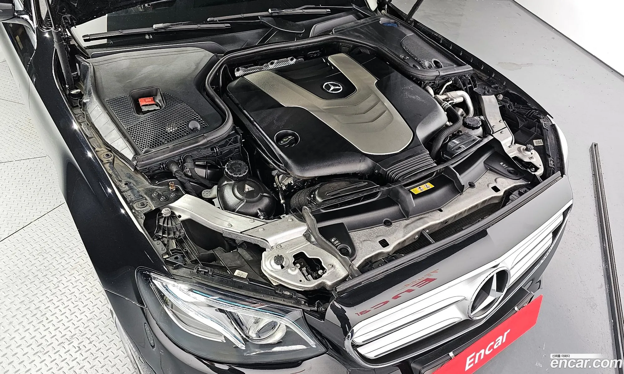 Mercedes-Benz E-Klasse E350D 2017 - фотография 12067350