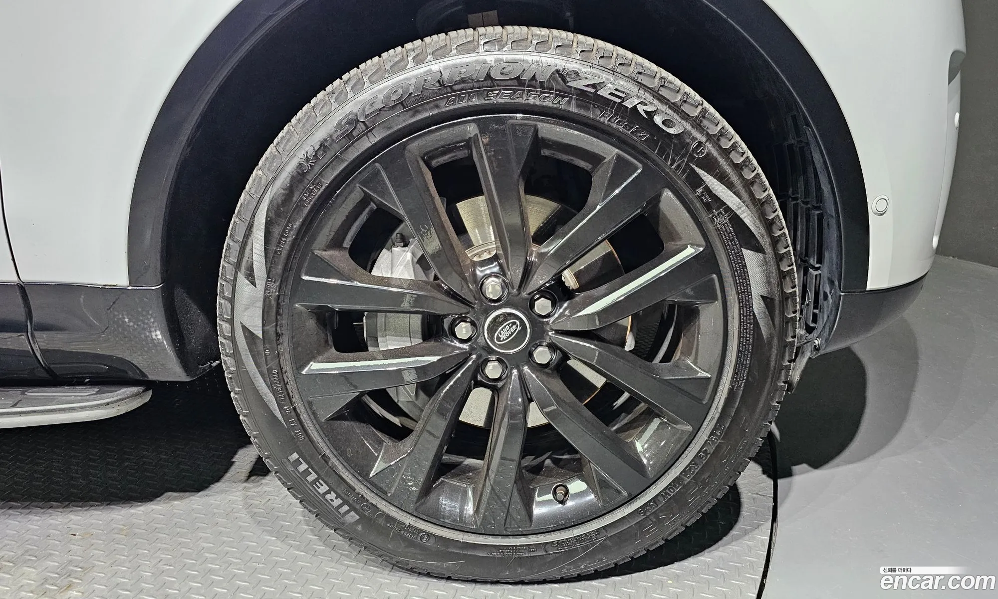 Land Rover Discovery D250Se 2023 - фотография 6998491