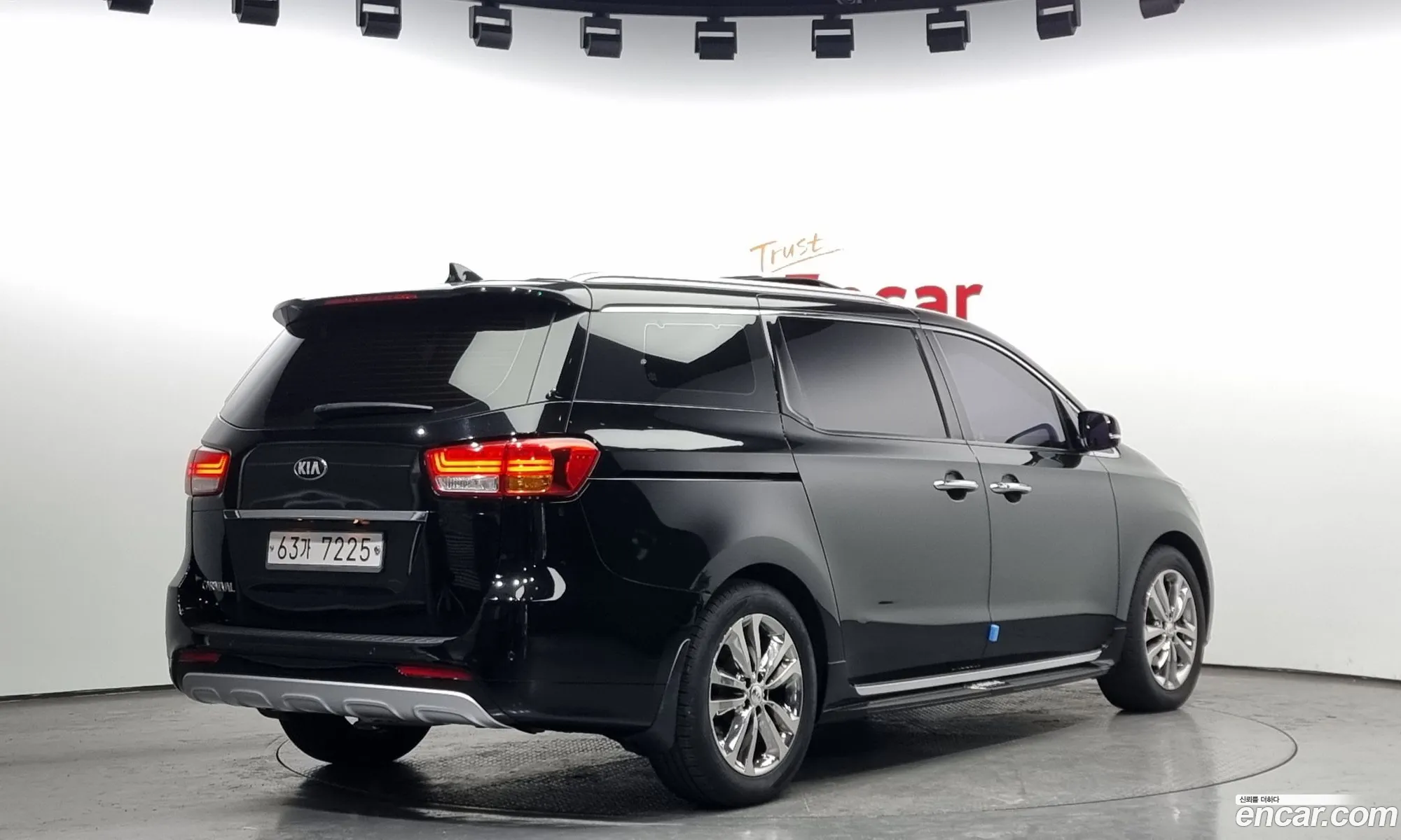 Kia Carnival 9-Seater Prestige 2018 - фотография 18383863