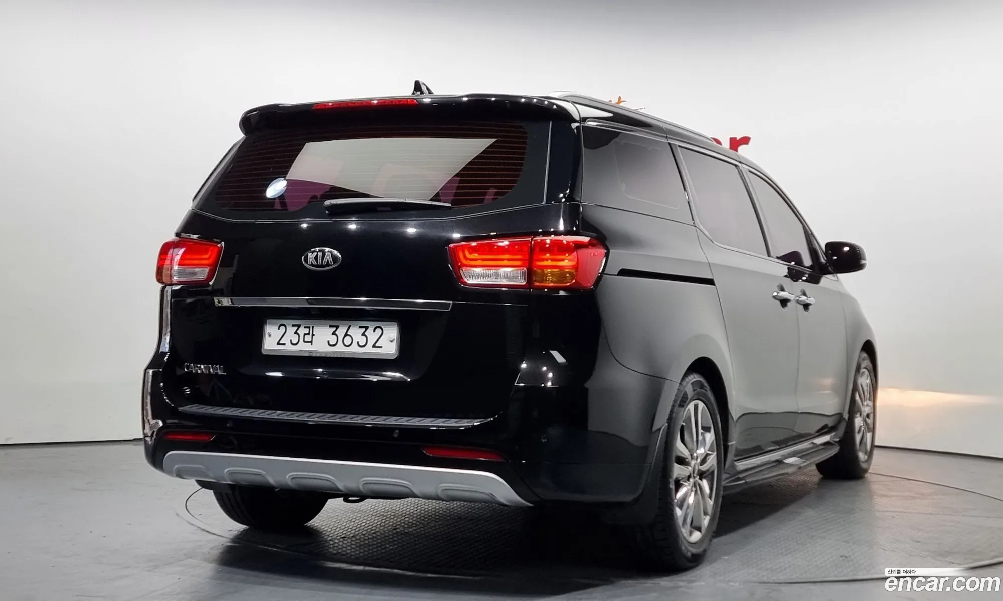 Kia Carnival 9-Seater Noblesse 2015 - фотография 11302429