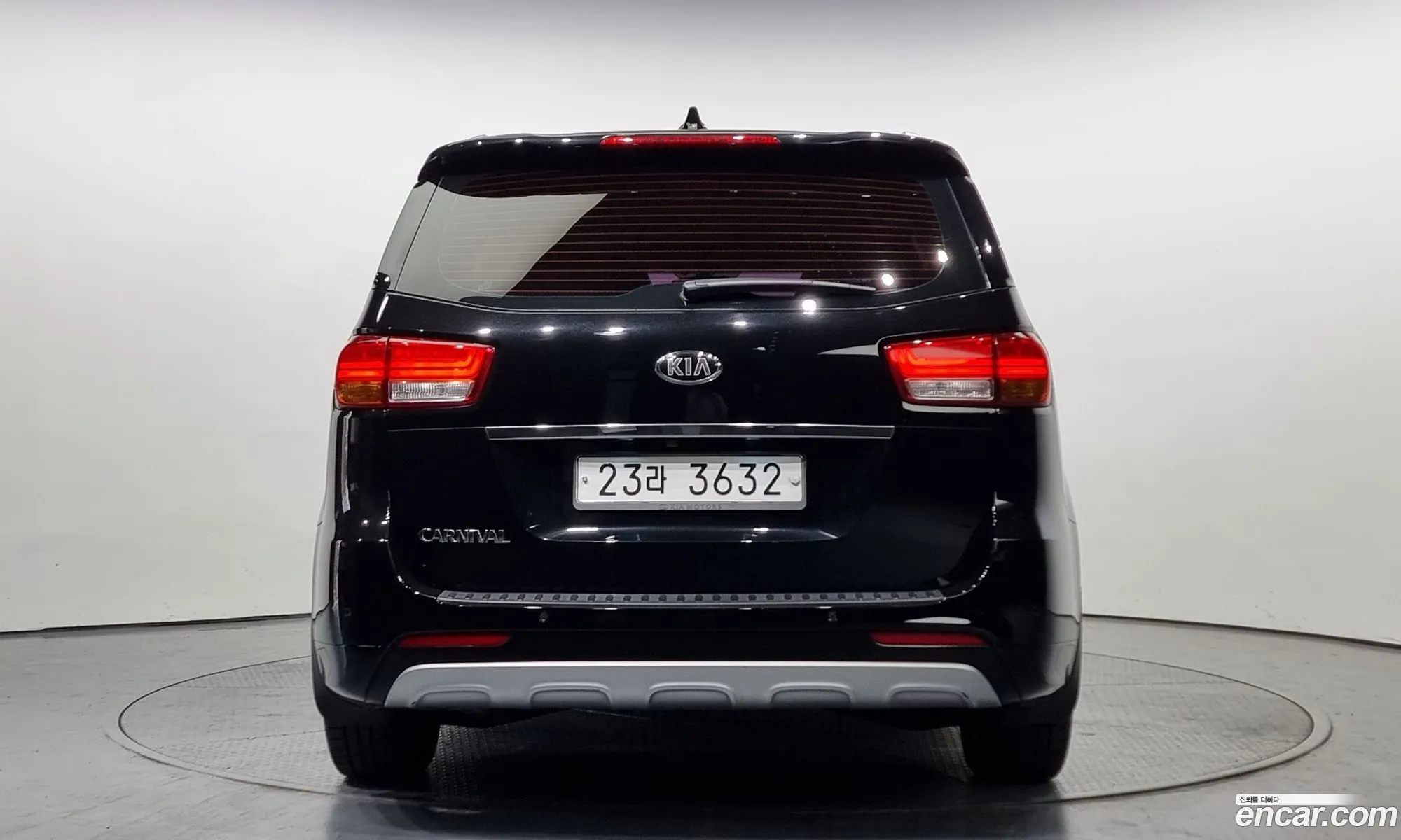Kia Carnival 9-Seater Noblesse 2015 - фотография 11302431