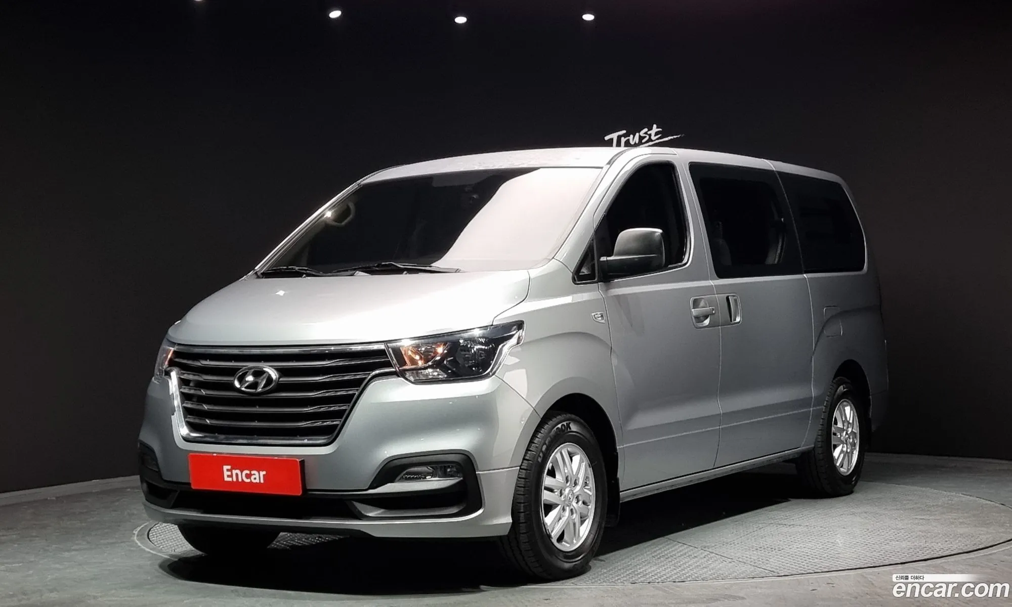 Hyundai Starex 5 Seater Van 2018 - фотография 11834725