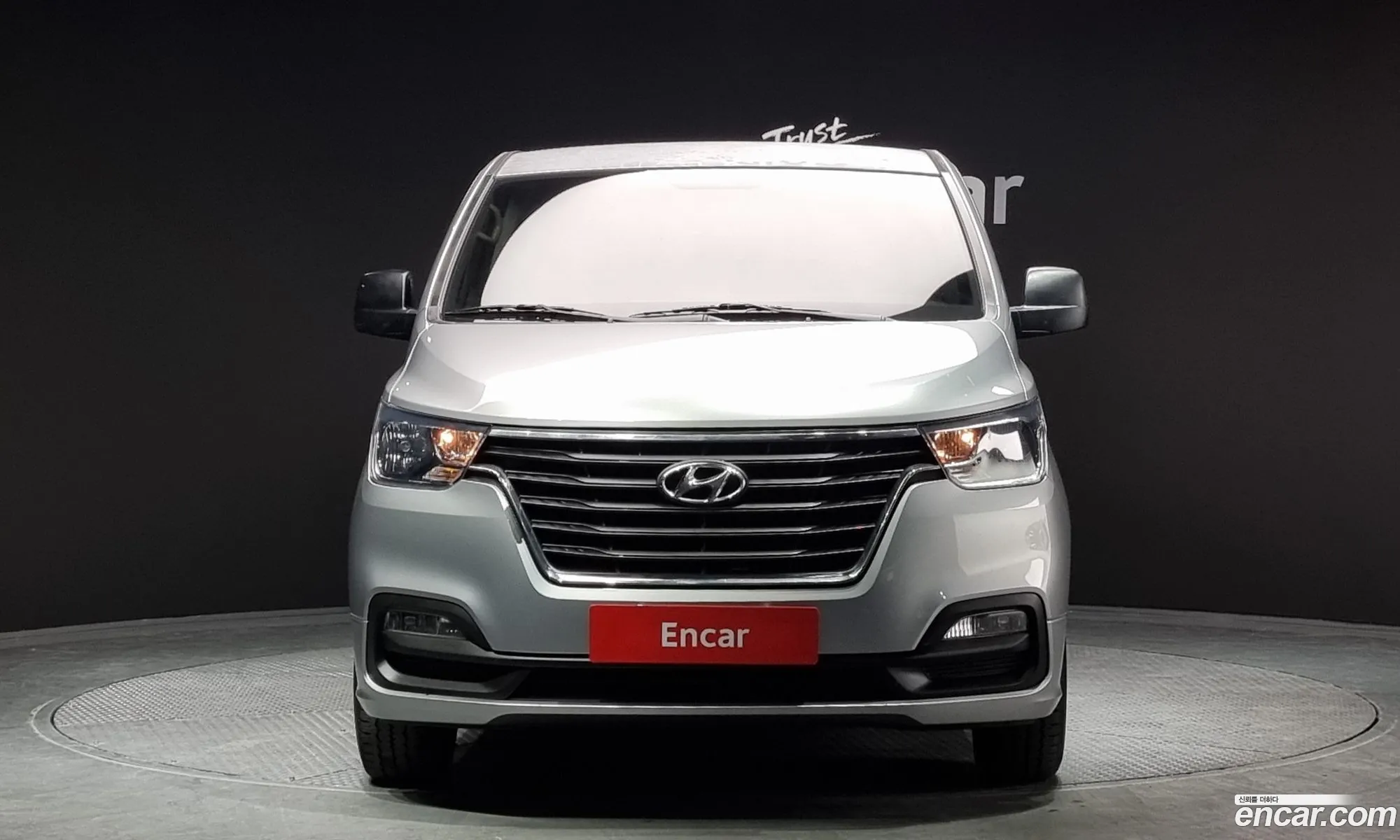 Hyundai Starex 5 Seater Van 2018 - фотография 11834727