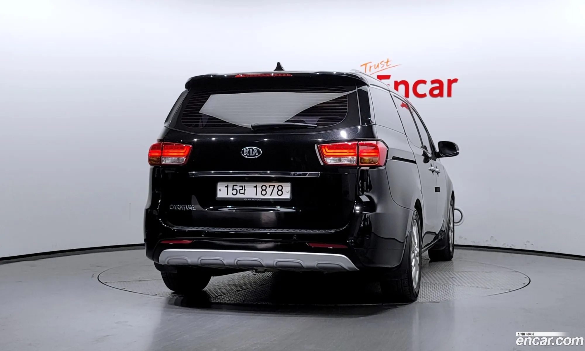 Kia Carnival 9-Seater Prestige 2015 - фотография 15713411