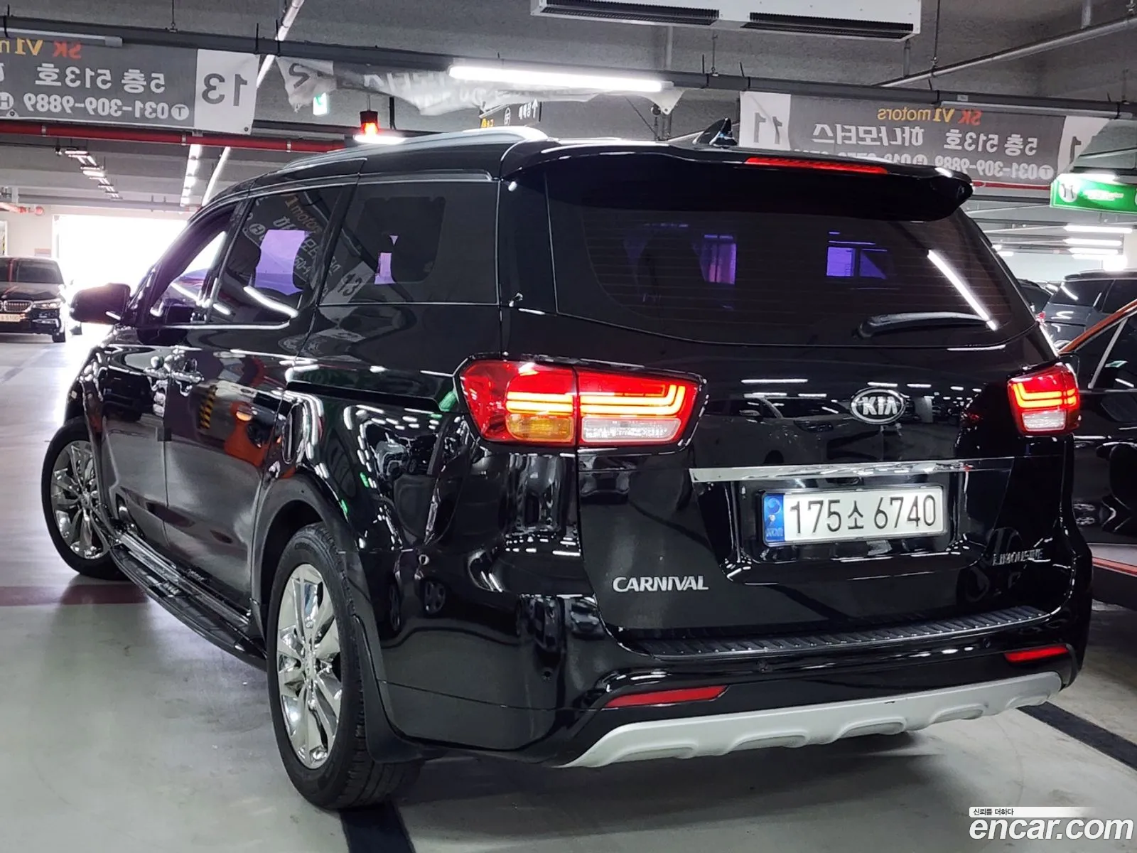 Kia Carnival 7-Seater Limousine 2018 - фотография 12620910