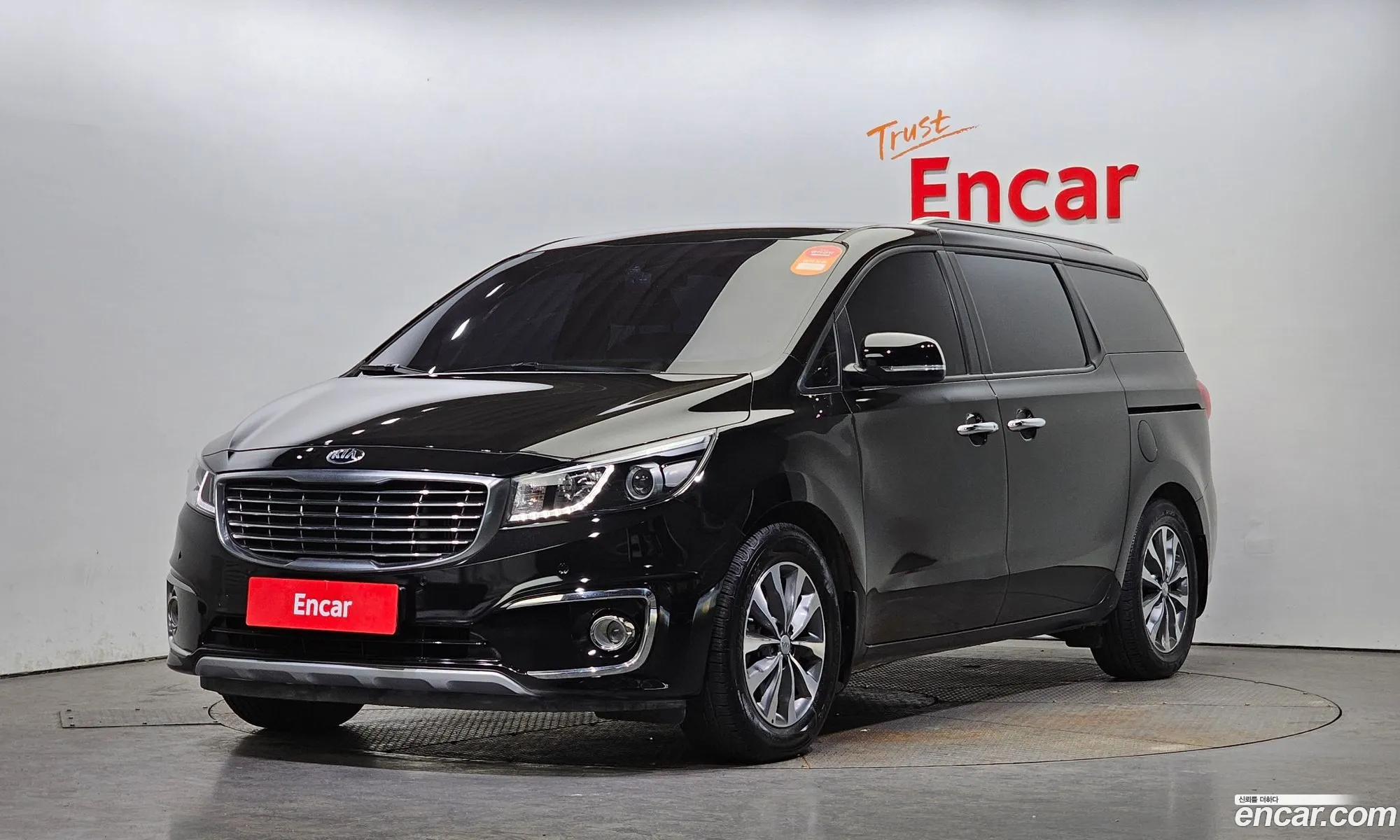 Kia Carnival 9-Seater Luxury 2016 - фотография 19404372