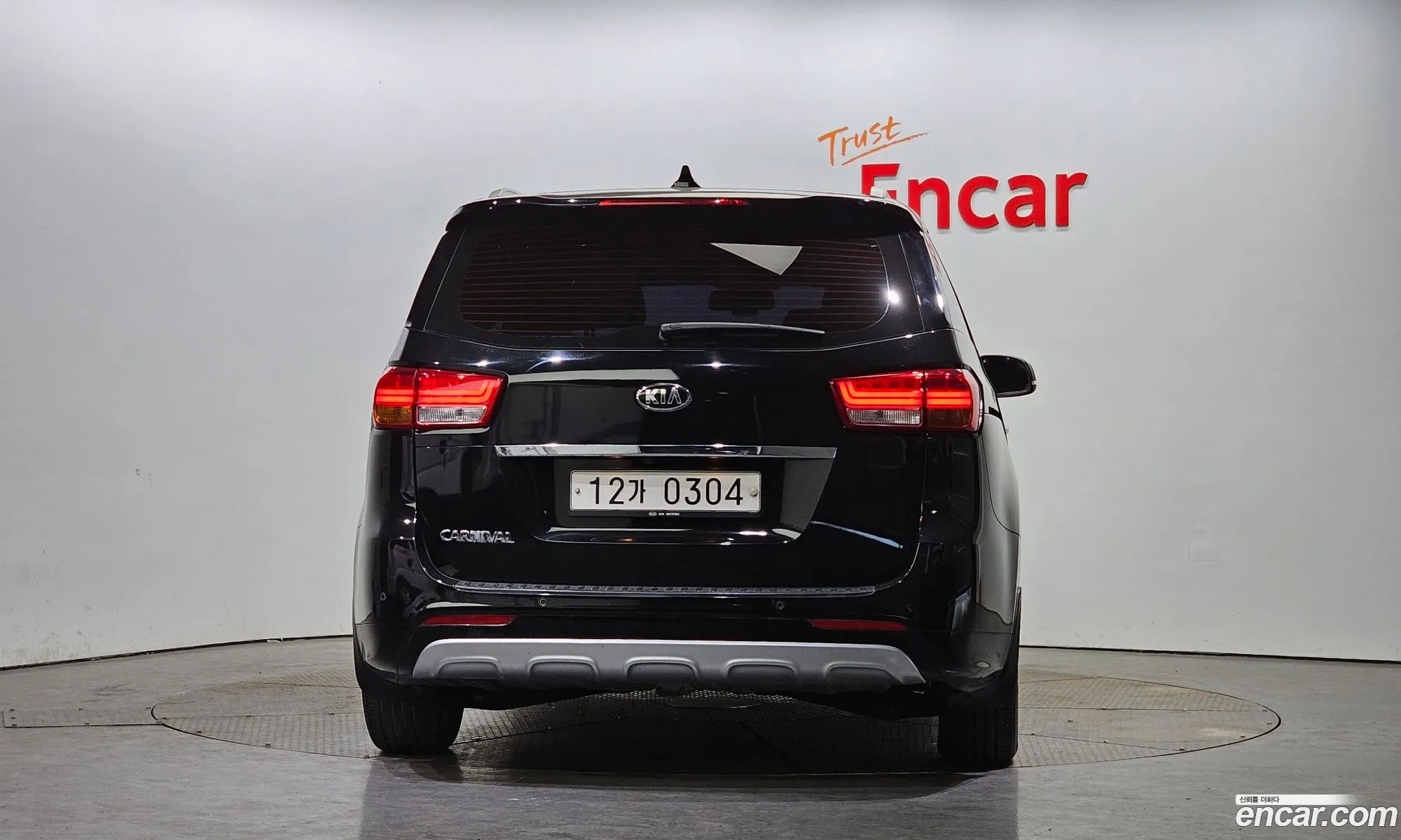 Kia Carnival 9-Seater Luxury 2016 - фотография 19404375