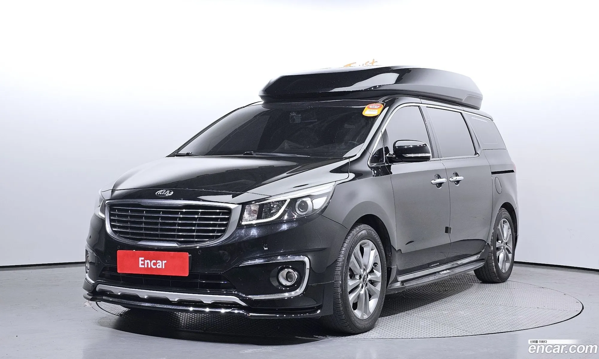 Kia Carnival 9-Seater Luxury 2017 - фотография 14400321