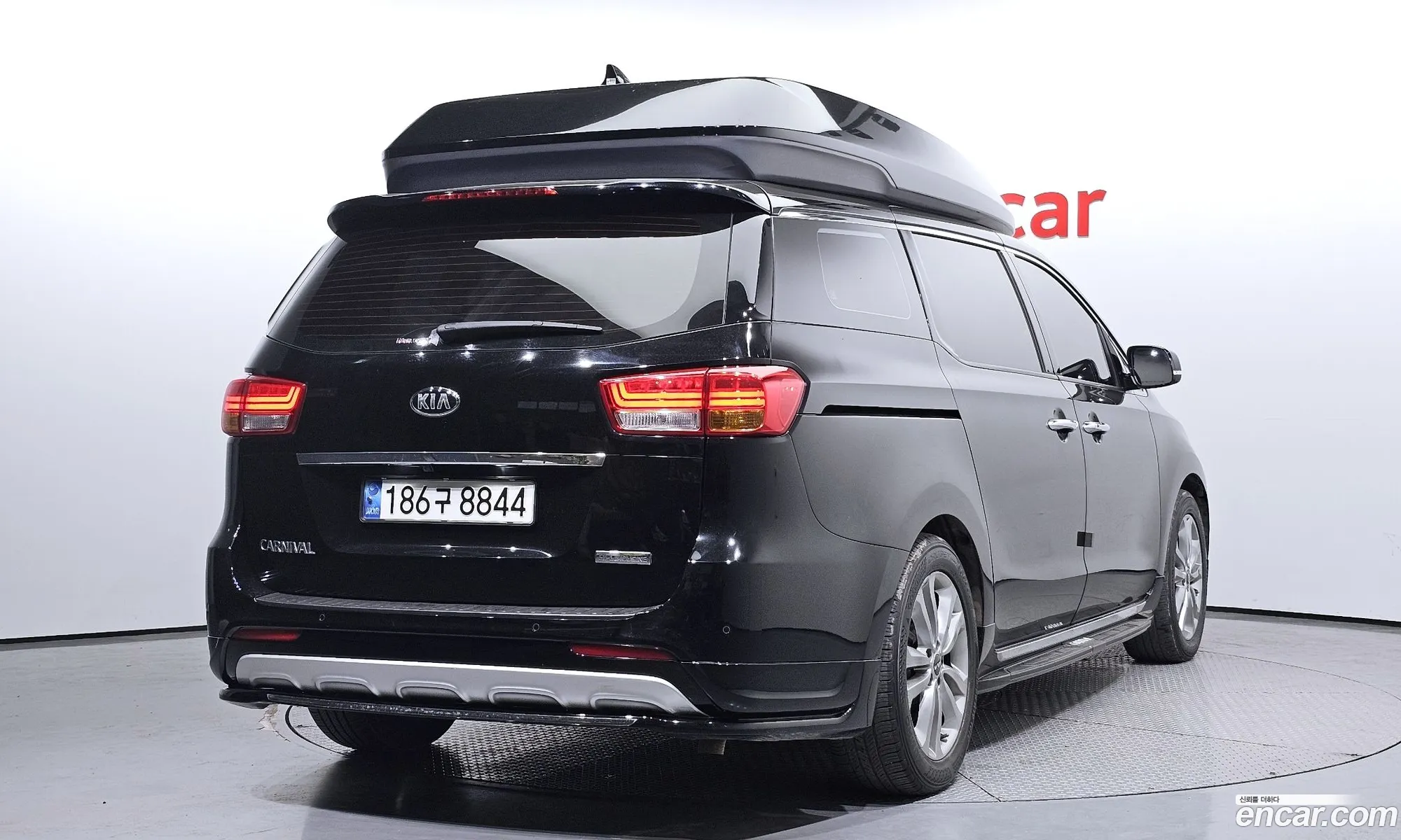 Kia Carnival 9-Seater Luxury 2017 - фотография 14400322