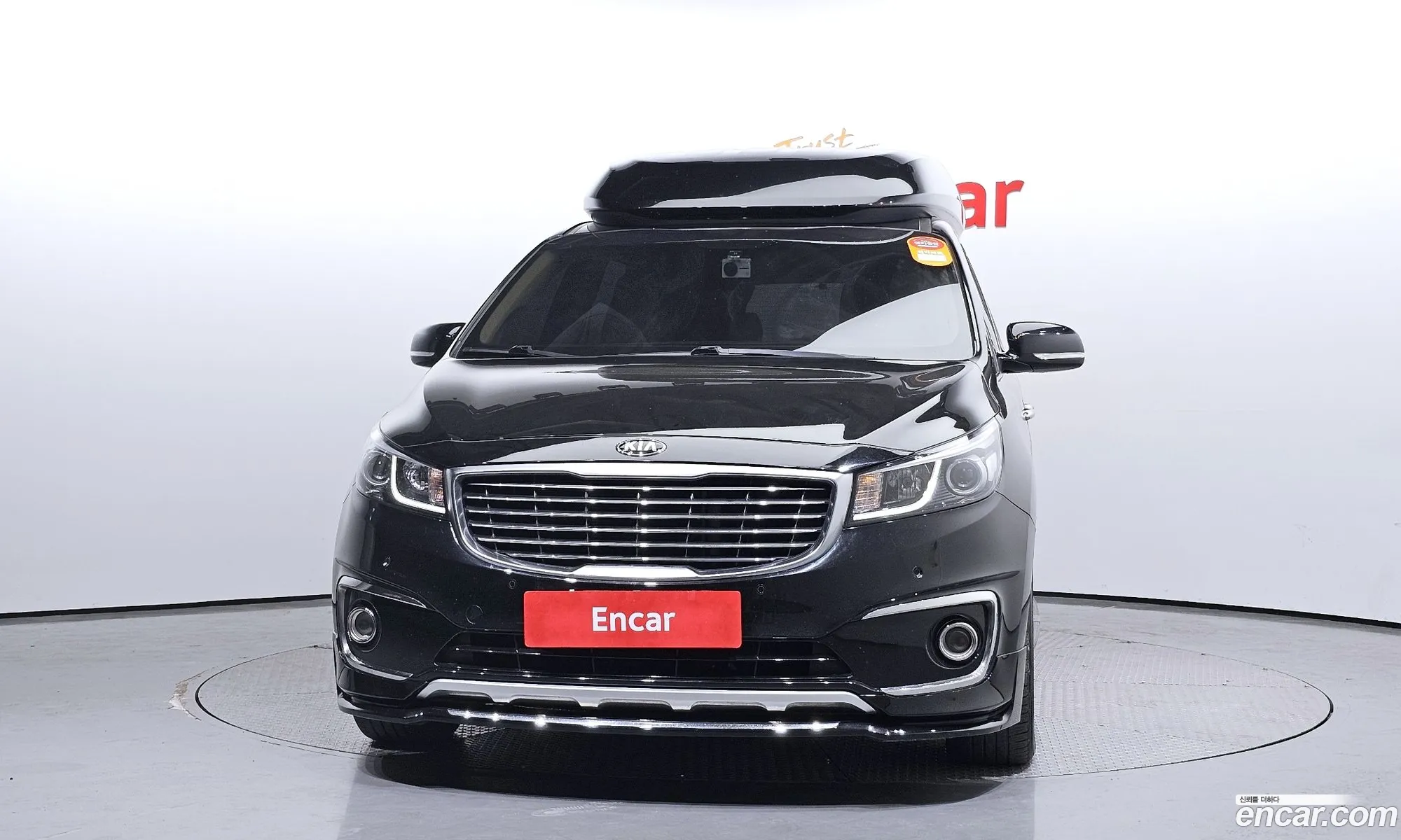 Kia Carnival 9-Seater Luxury 2017 - фотография 14400323