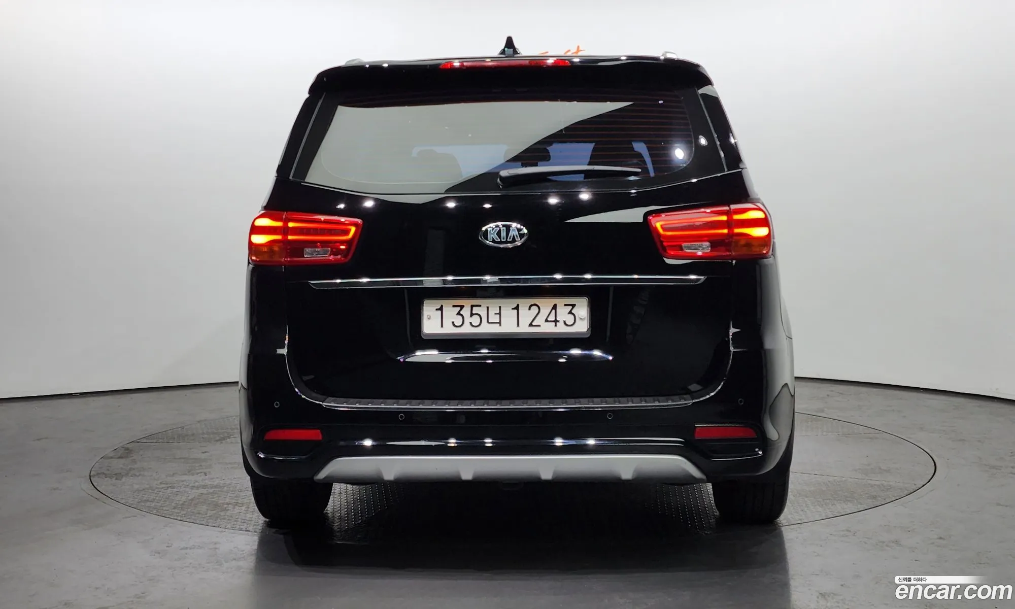 Kia Carnival 9-Seater Luxury 2020 - фотография 16031996