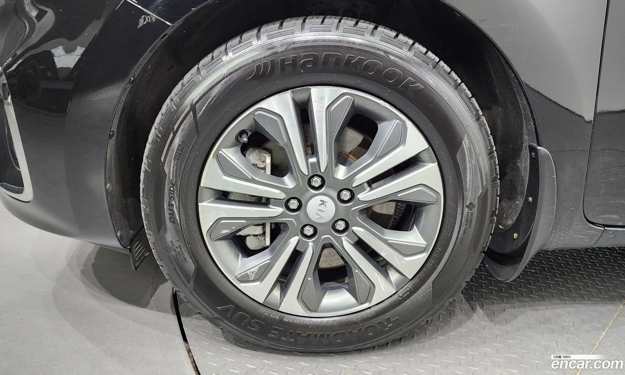 Kia Carnival 9-Seater Luxury 2020 - фотография 16031997