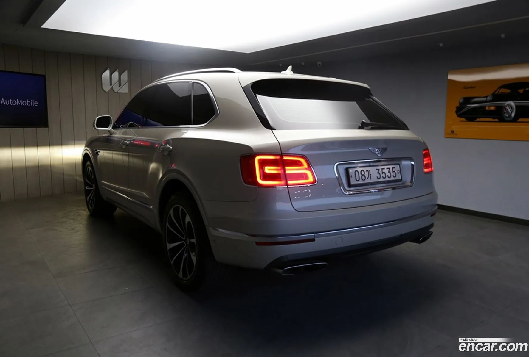Bentley Bentayga I 60W12 2017 - фотография 14481822