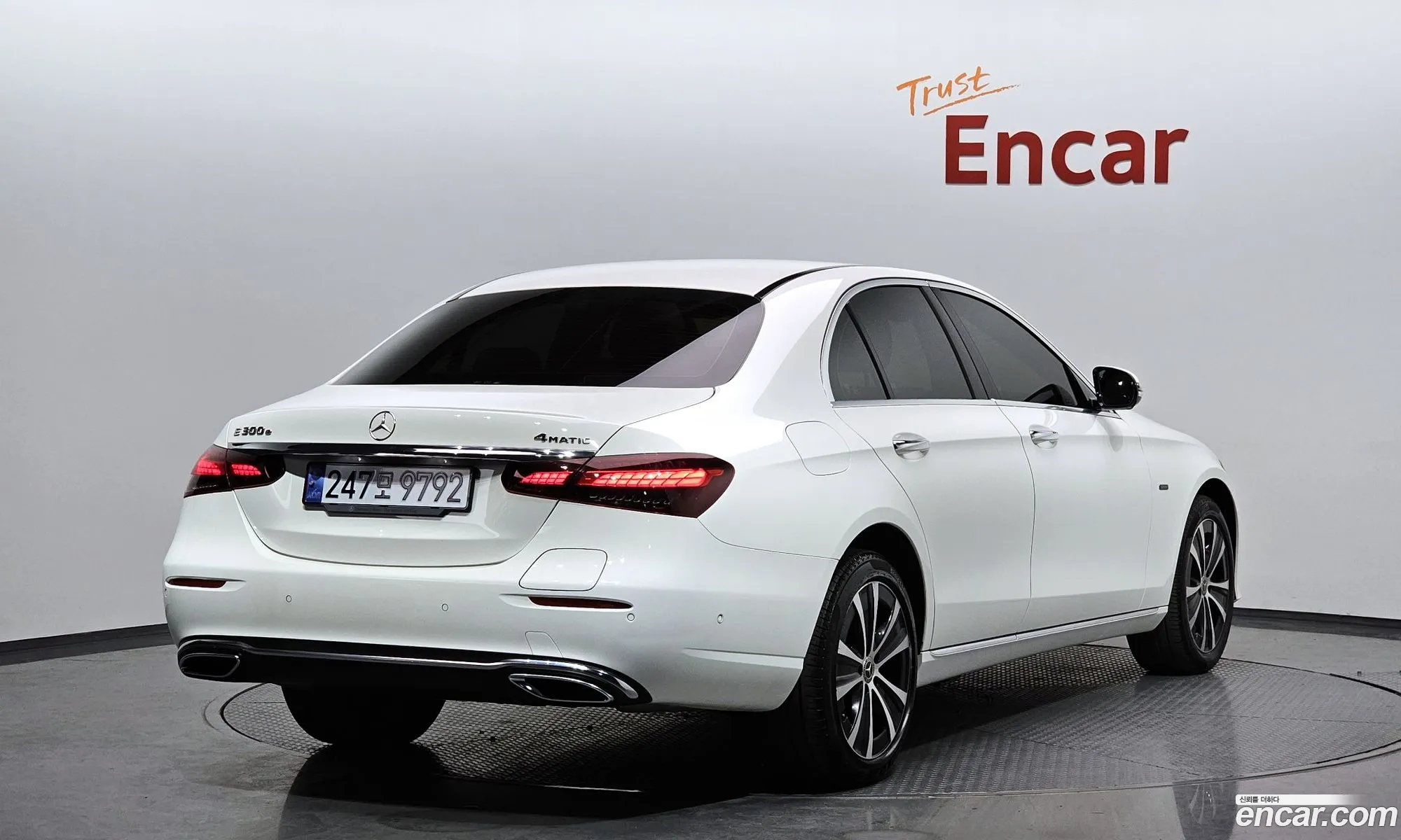 Mercedes E-Class W213 E300E 4Matic Exclusive - фотография 12015519