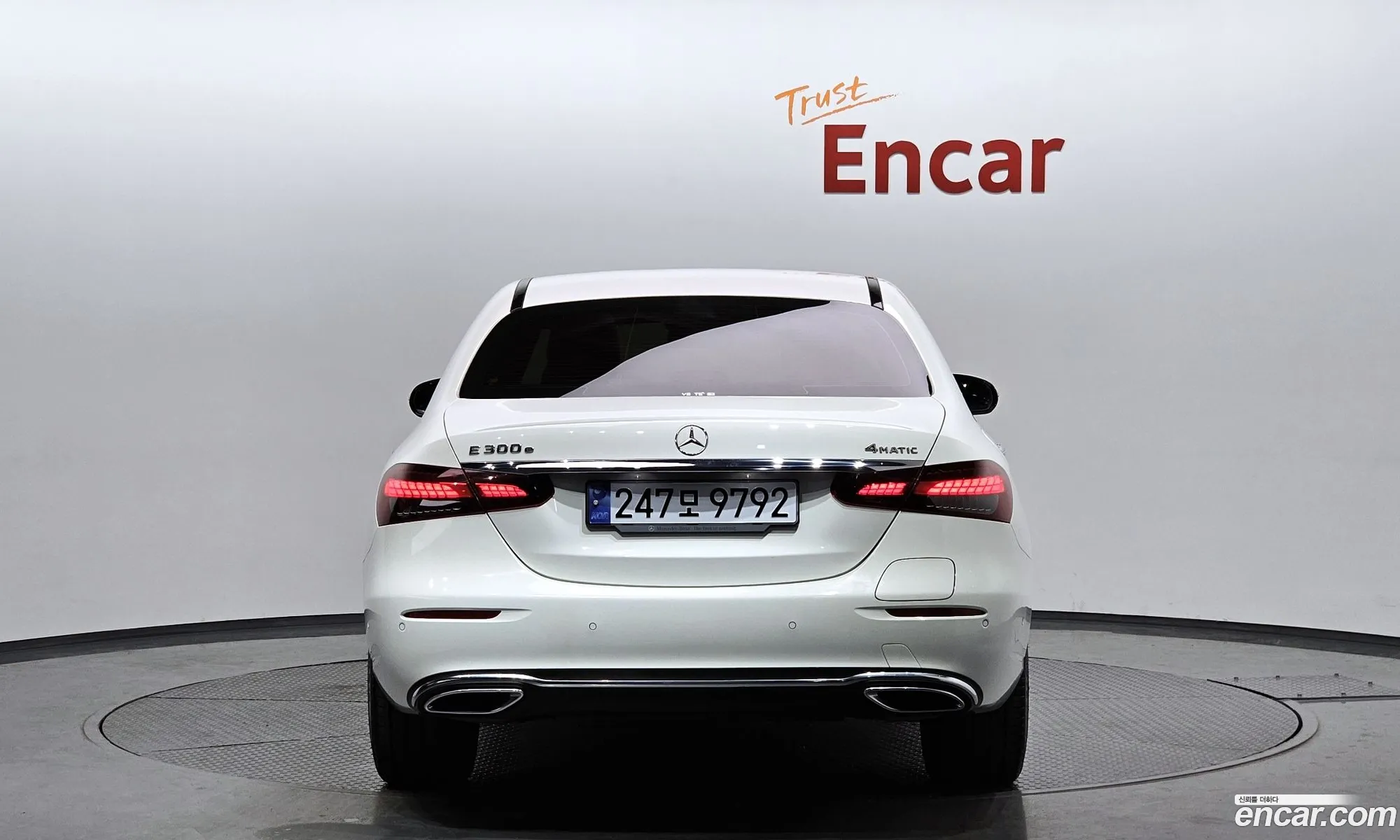 Mercedes E-Class W213 E300E 4Matic Exclusive - фотография 12015521