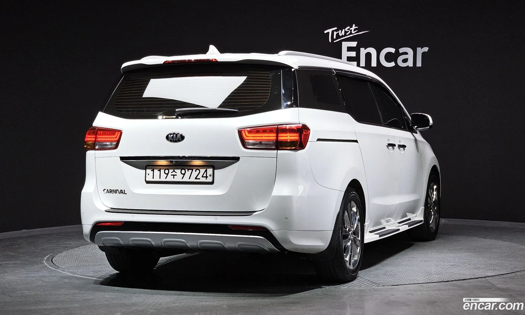 Kia Carnival 9-Seater Prestige 2018 - фотография 12277919