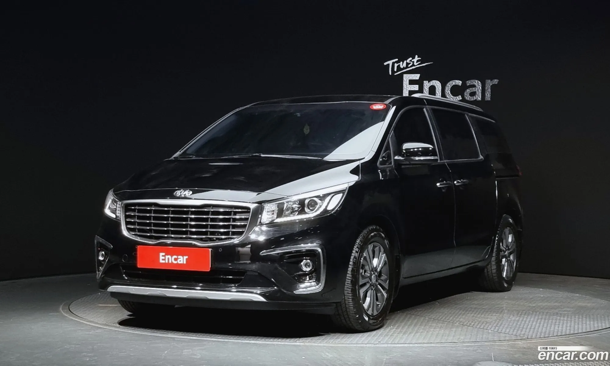 Kia Carnival 9-Seater Luxury 2020 - фотография 14204601