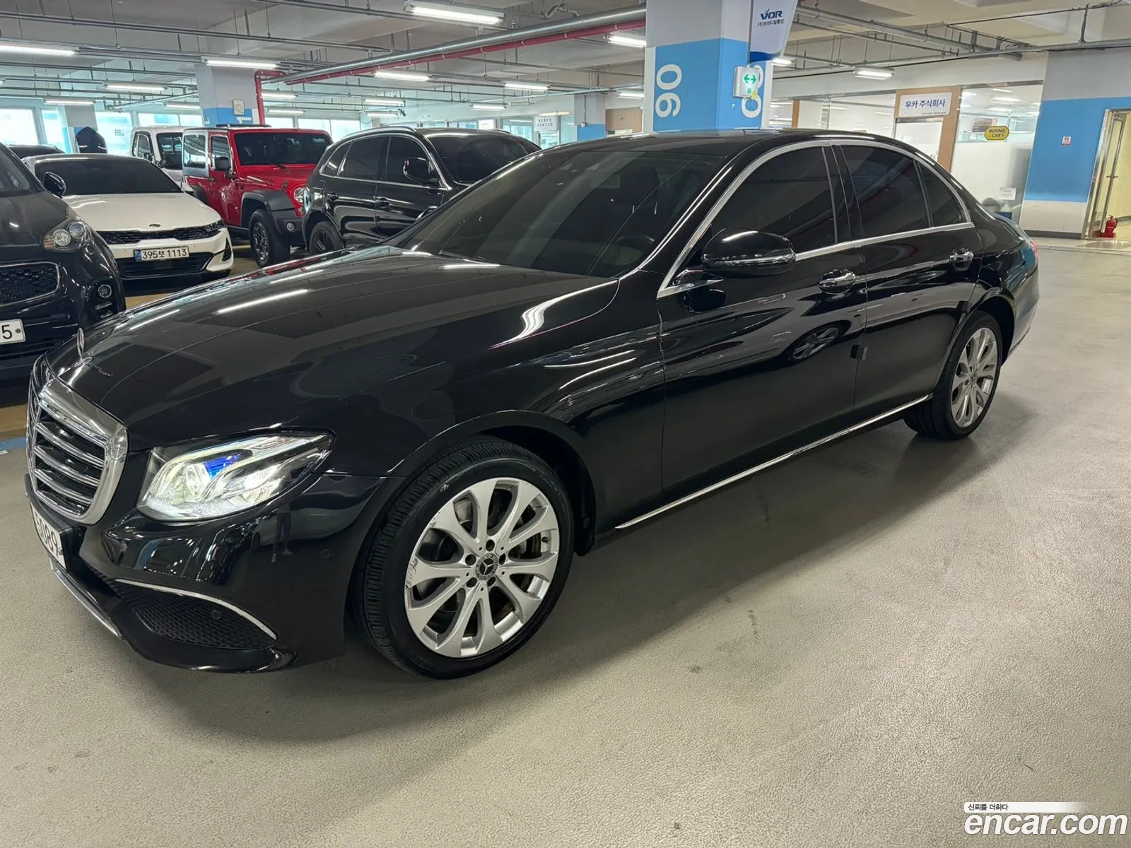 Mercedes-Benz E-Klasse E220D 4Matic Exclusive 2017 - фотография 12692068