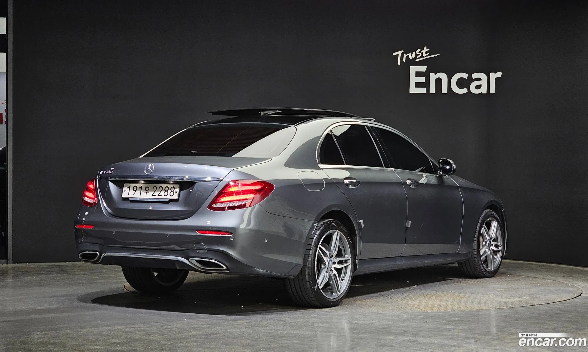 Mercedes-Benz E-Klasse E350D 2017 - фотография 12112501