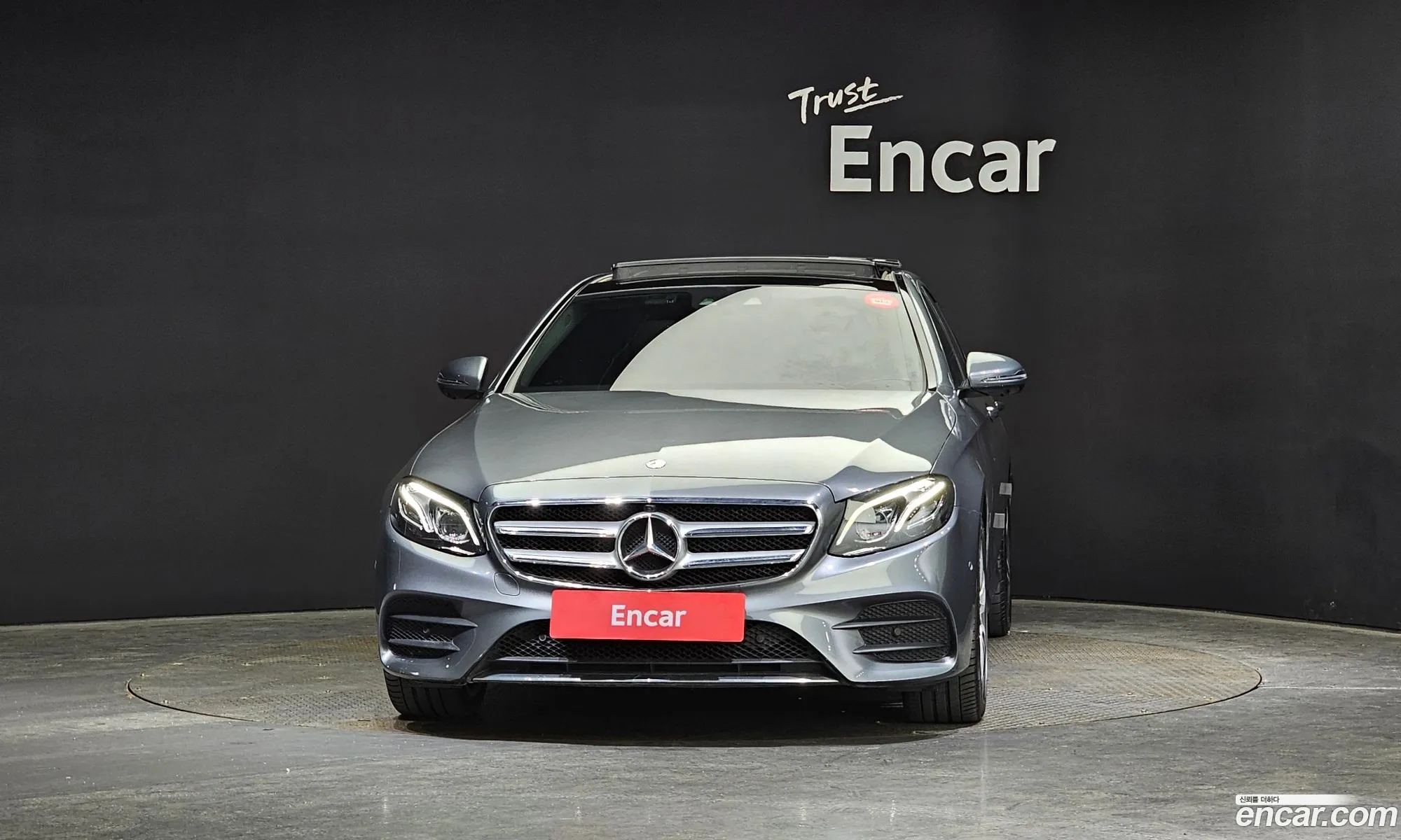Mercedes-Benz E-Klasse E350D 2017 - фотография 12112502